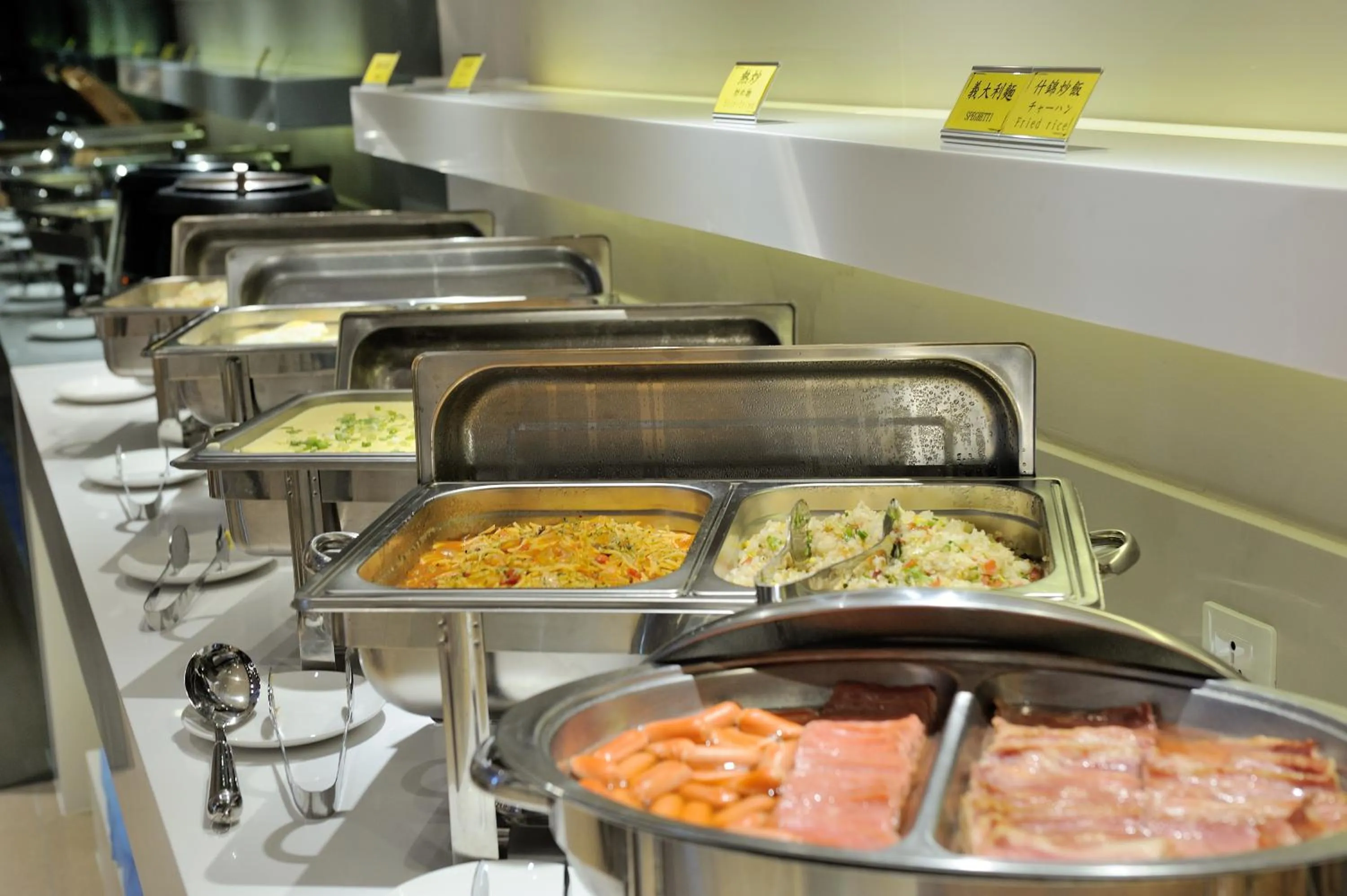 Food and drinks in Green World Hotel - Zhonghua