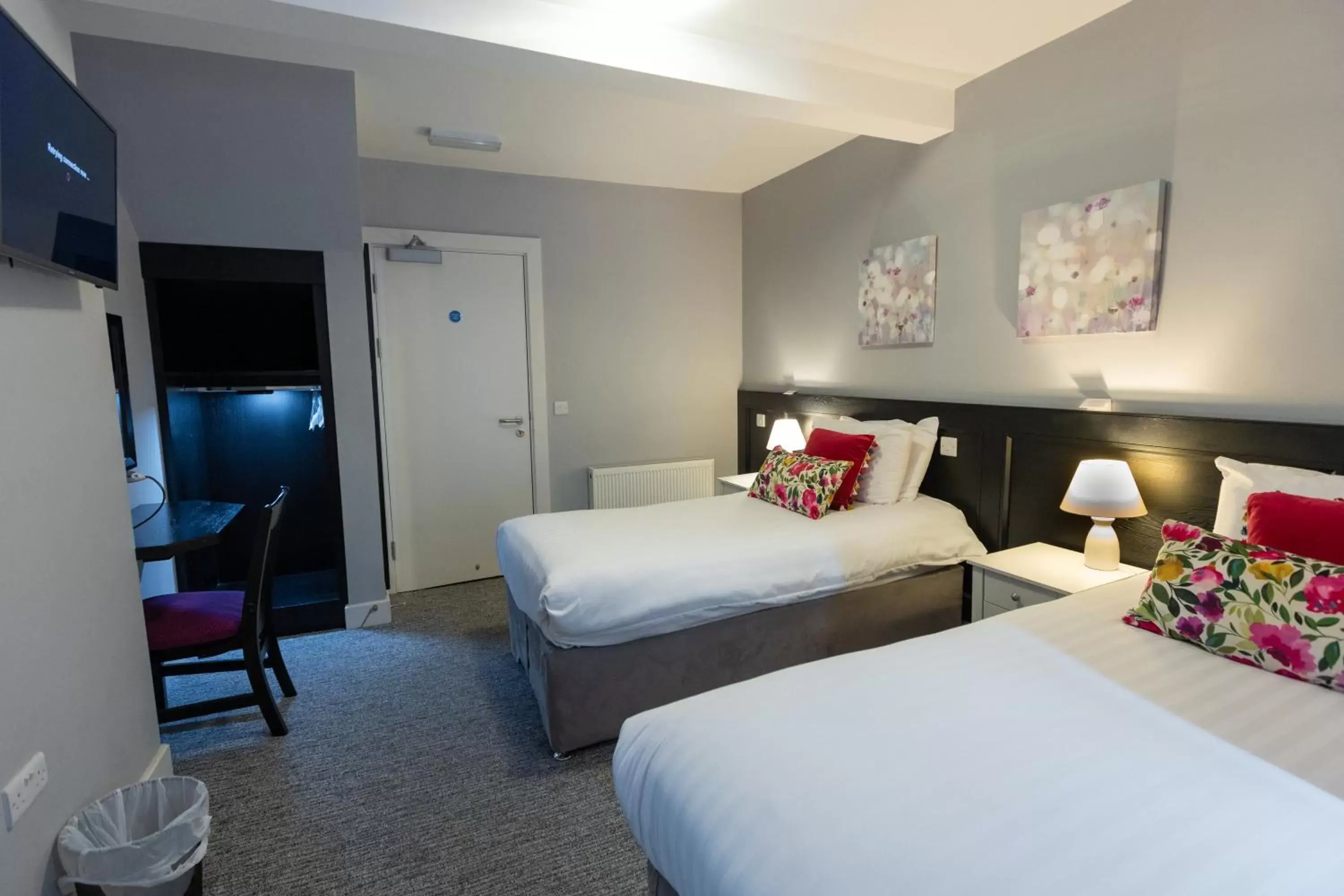 Large Double or Twin Room in Behan's Horseshoe Bar & Restaurant Large Double or Twin Room in Behan's Horseshoe Bar & Restaurant