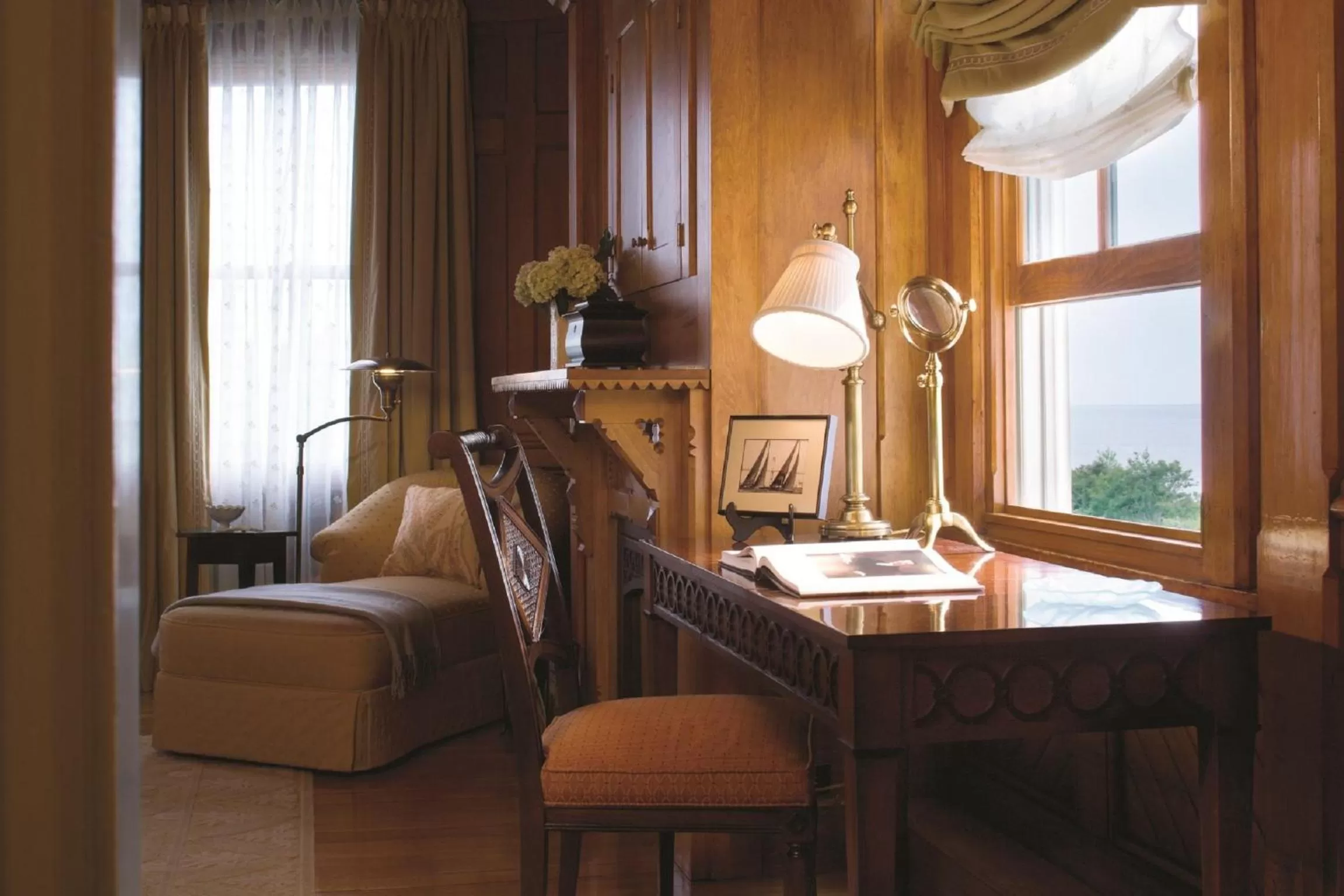 Seating area in Castle Hill Inn