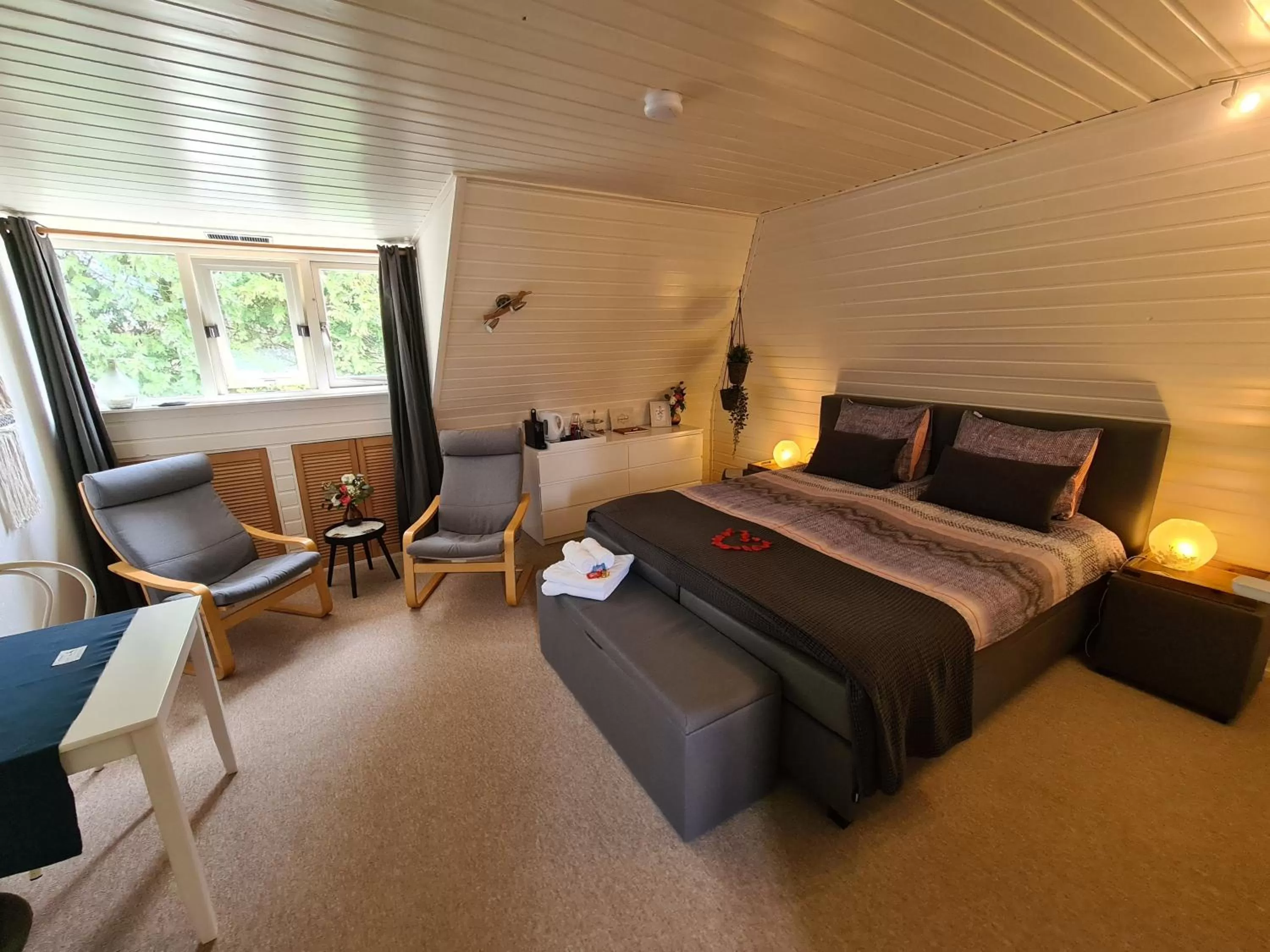 Bed in B&B De Loenense Bossen