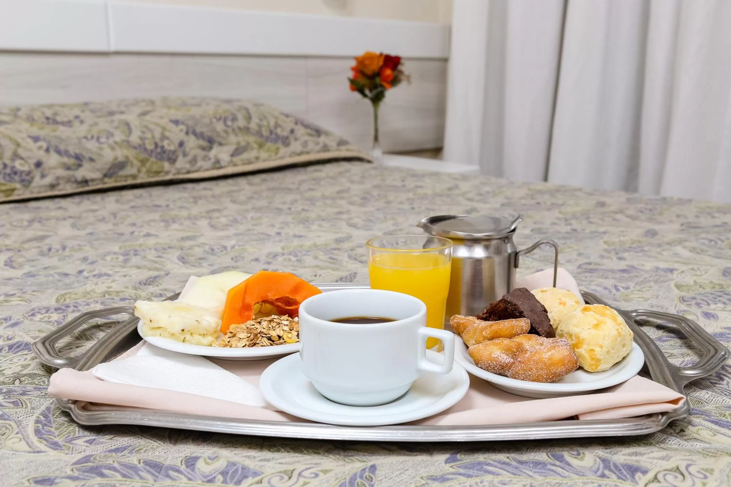 Breakfast, Bed in Hotel Suárez Executive Novo Hamburgo