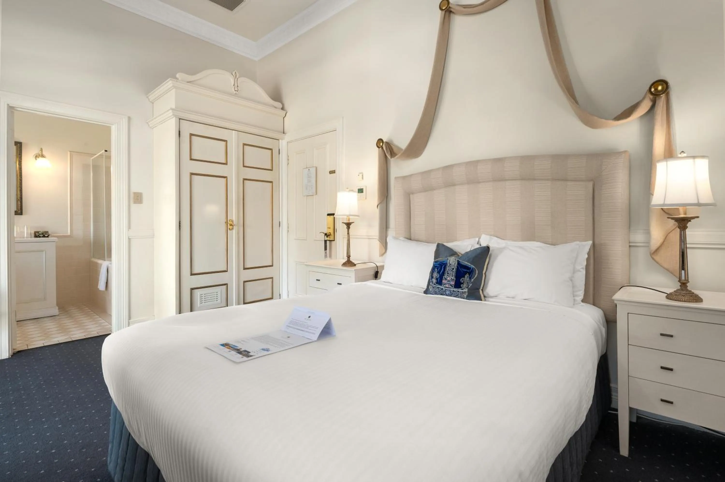 Deluxe Queen Room in The Convent Hunter Valley