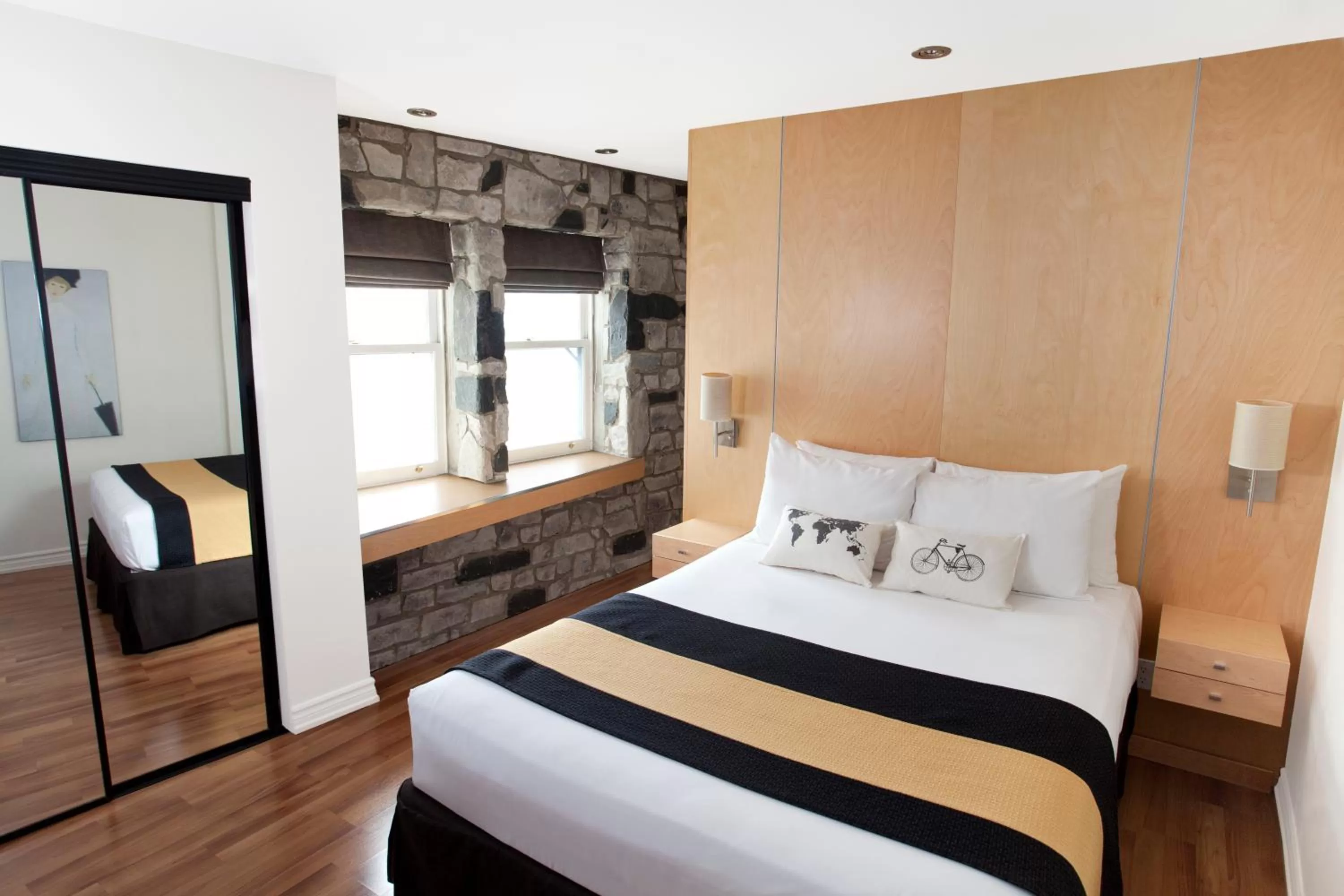 Bed in Hotel du Vieux Quebec