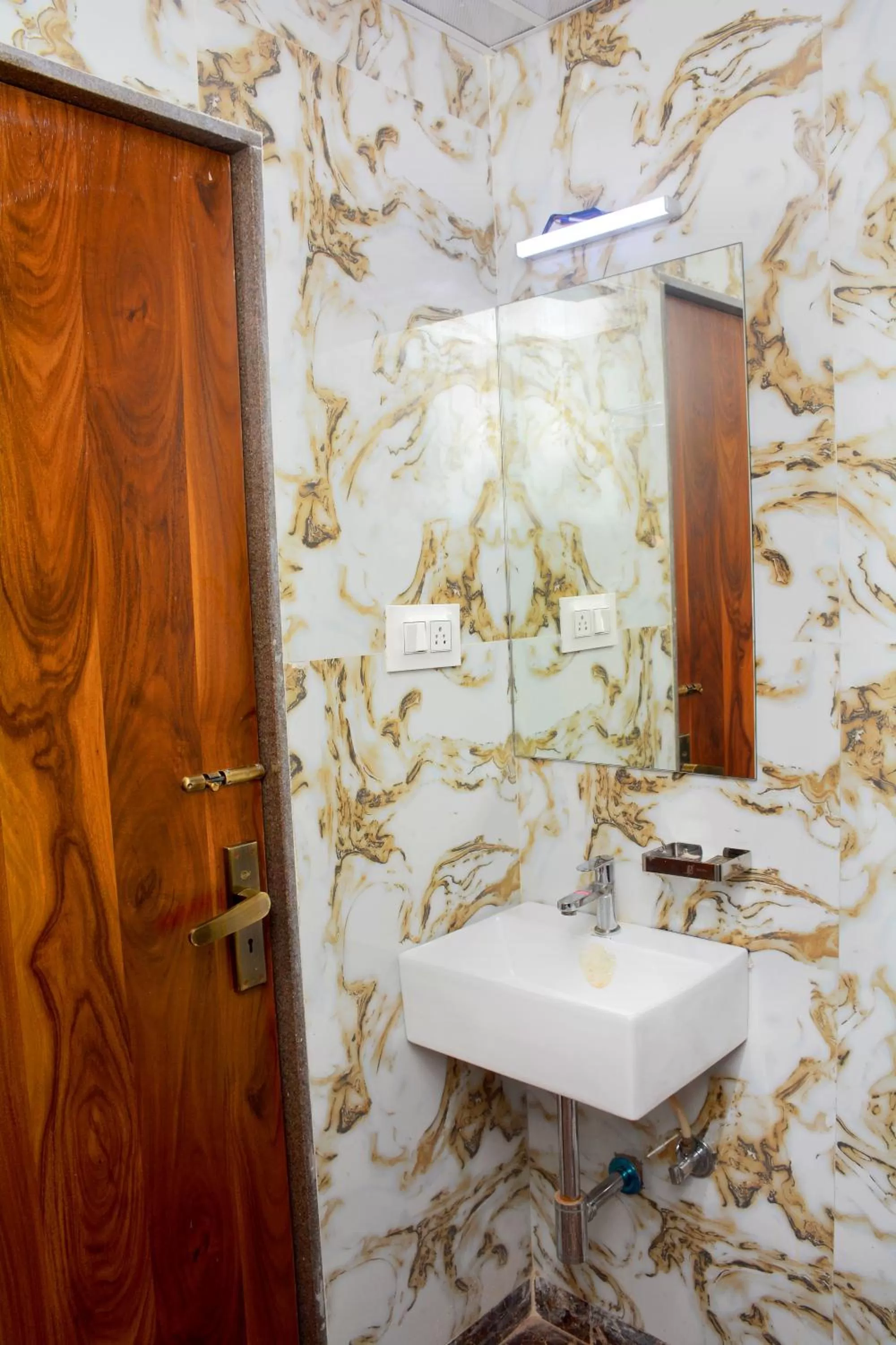 Bathroom in Hotel Nest N Rest - Mumbai