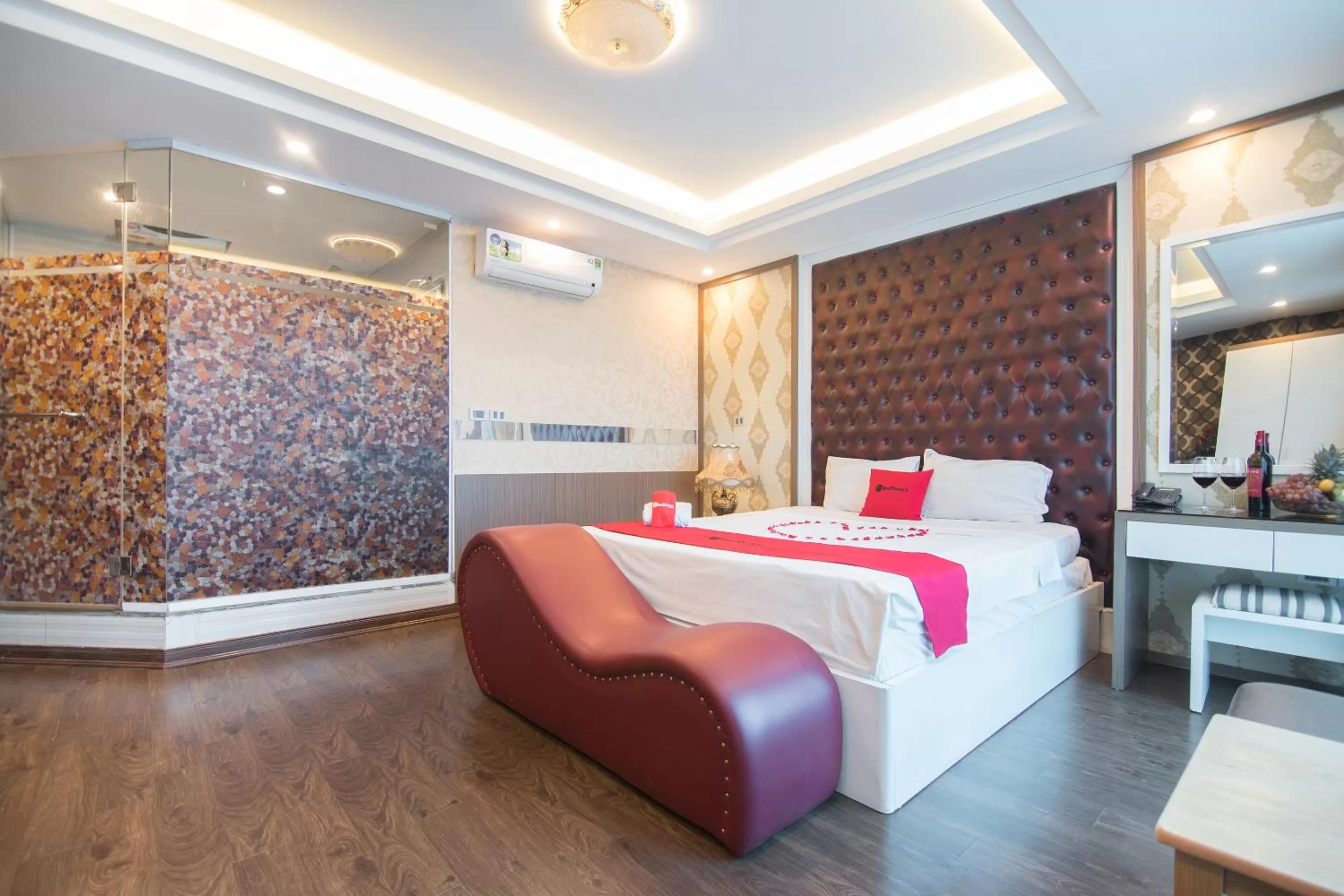 Bed in The Royal Hotel Near West Lake