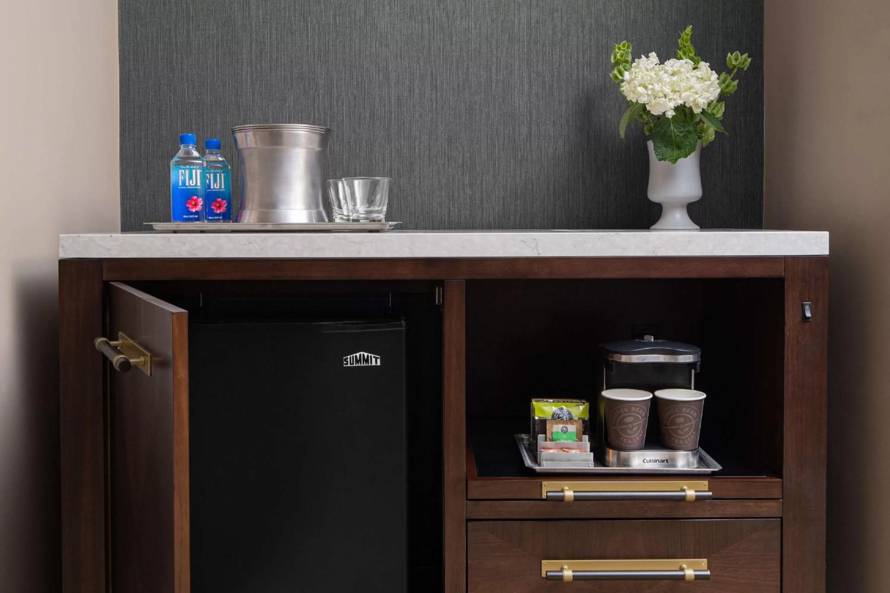 Photo of the whole room in Hilton Indianapolis Hotel & Suites