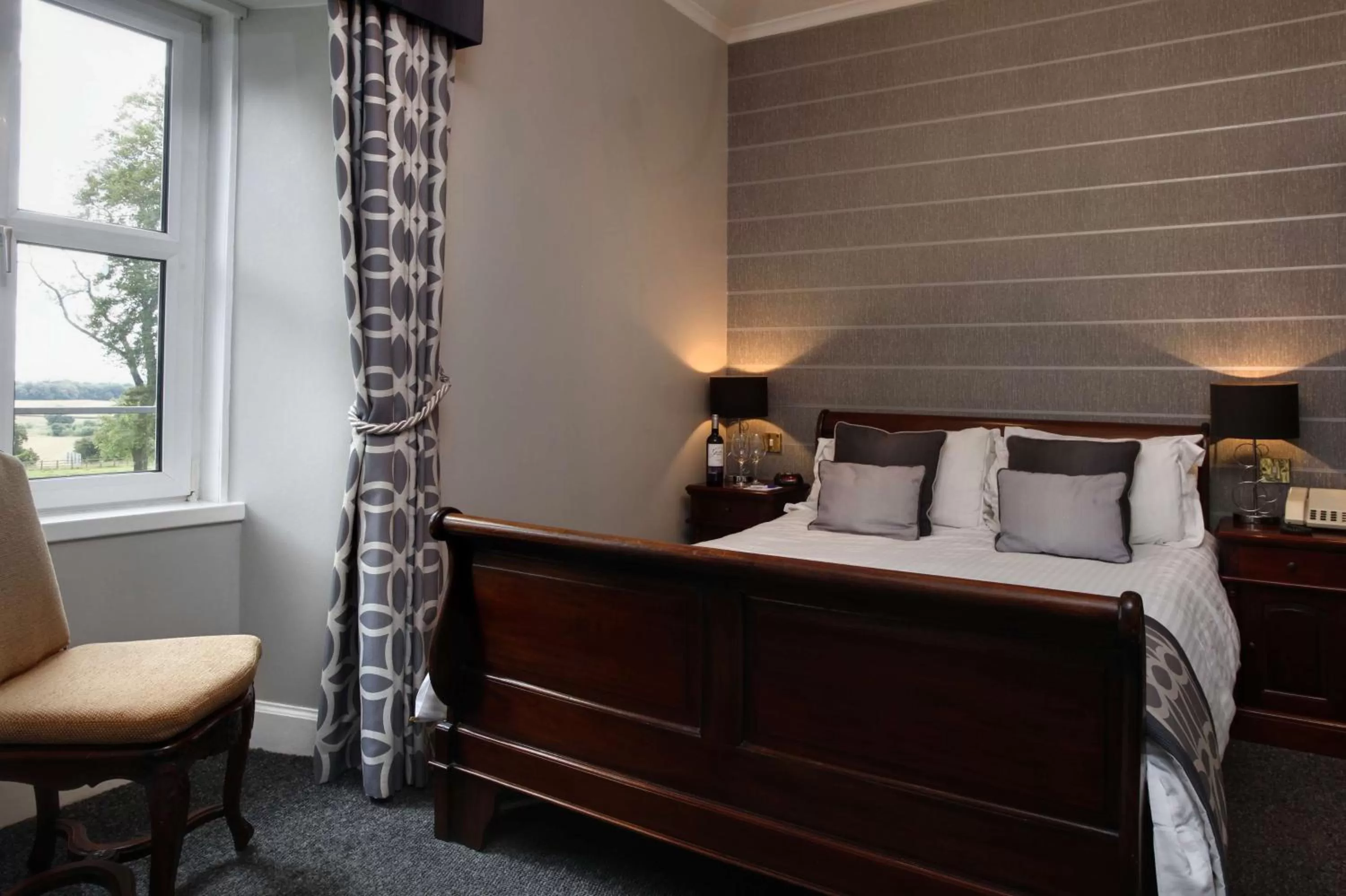 Bedroom, Bed in Dryfesdale Hotel - BW Signature Collection