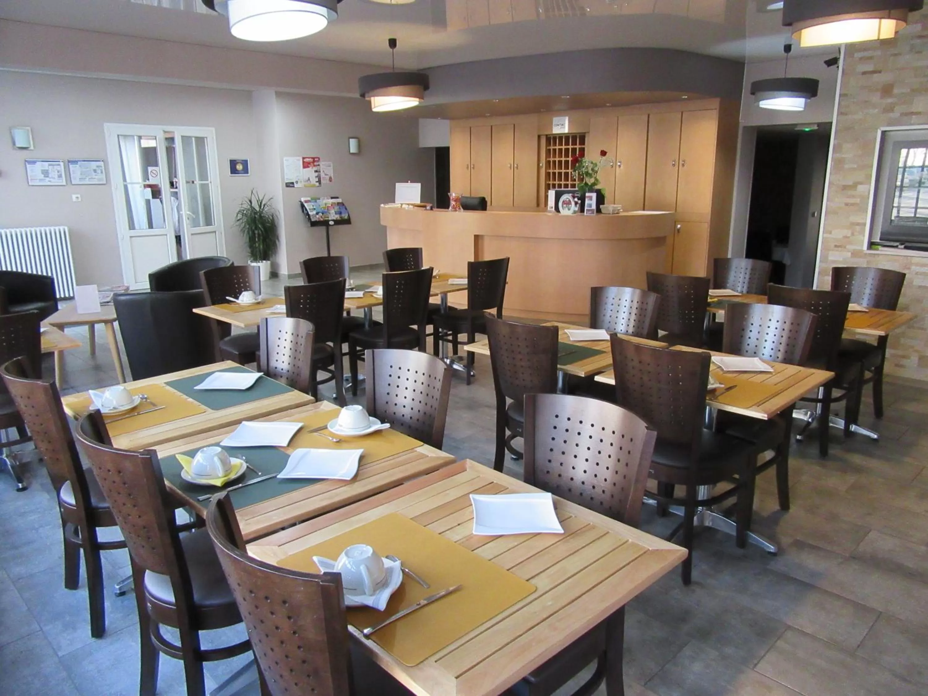 Restaurant/places to eat in Hotel de France