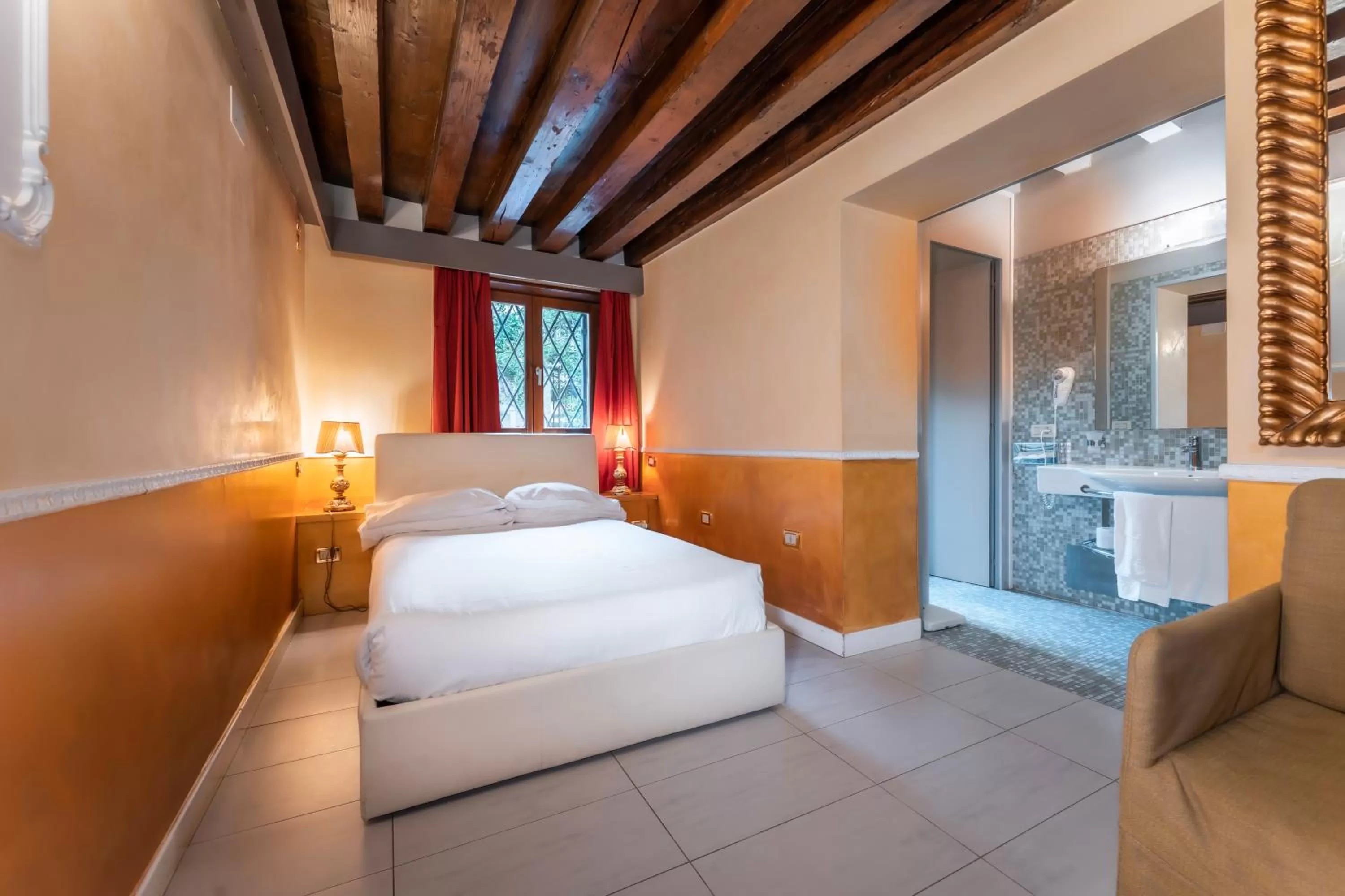 Bedroom, Bed in Sogno di Giulietta e Romeo