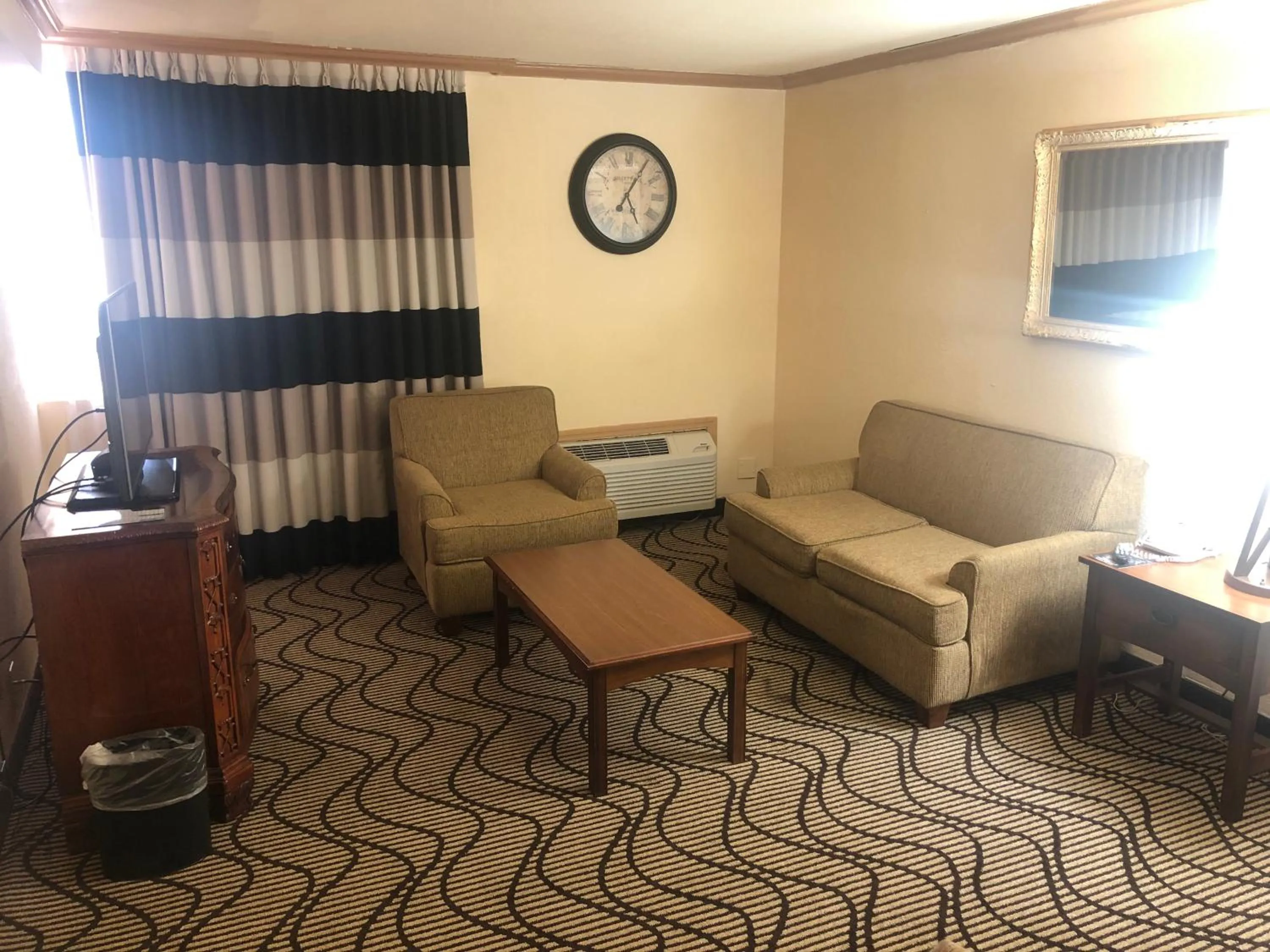 TV and multimedia in Ramada by Wyndham Birmingham Airport