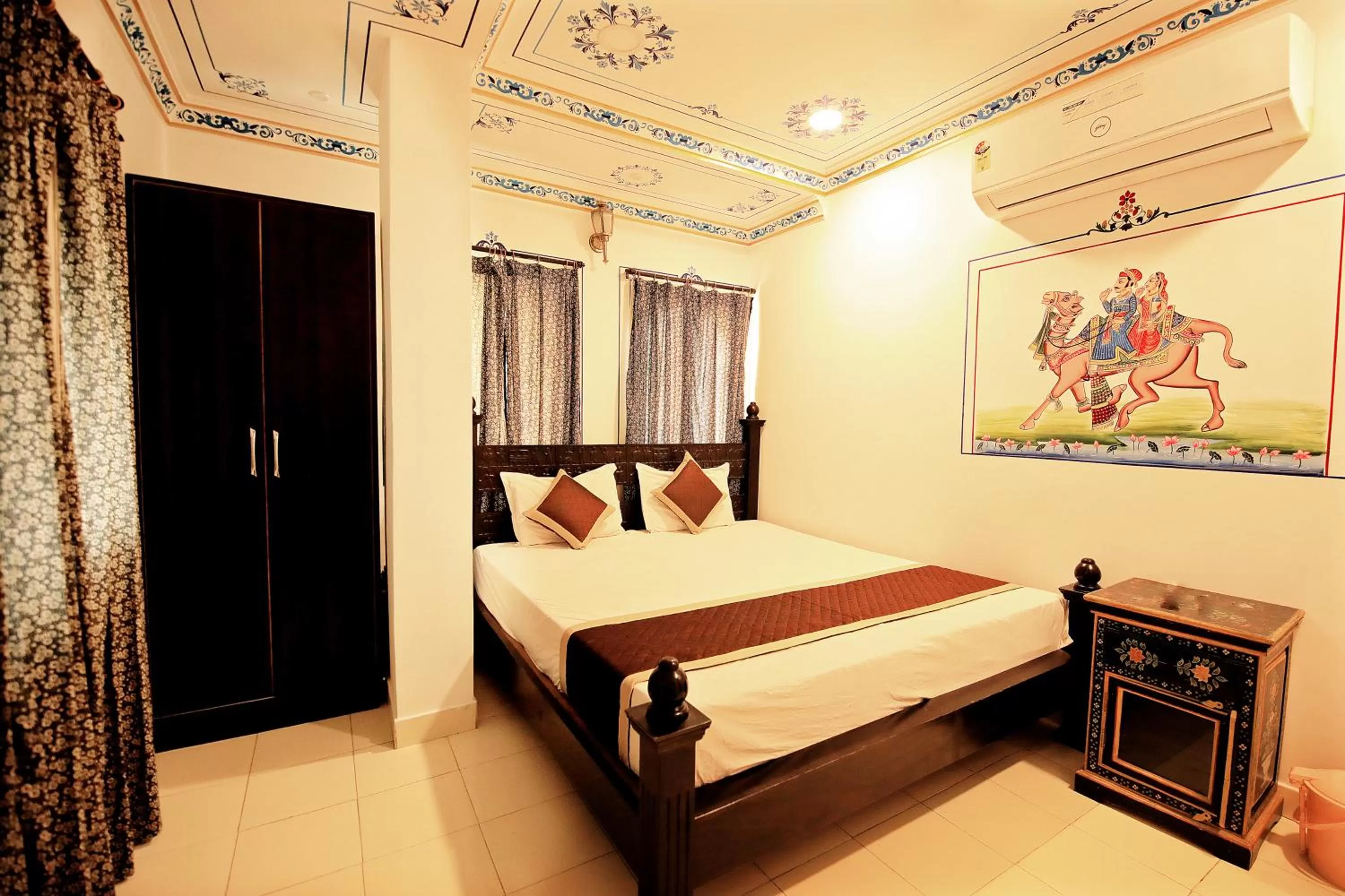 Bed in Hotel Panorama Haveli