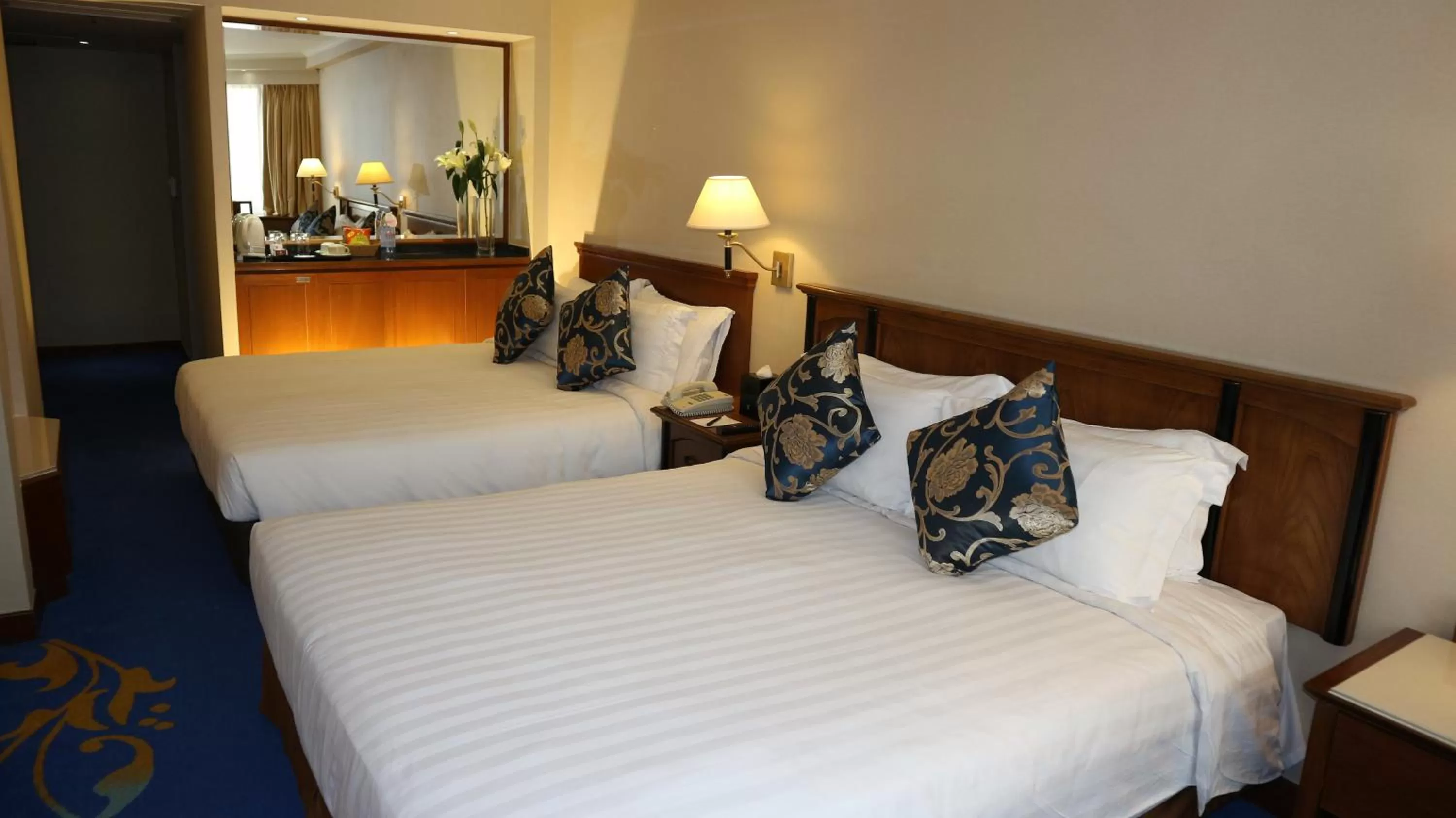 Photo of the whole room, Bed in The Kimberley Hotel