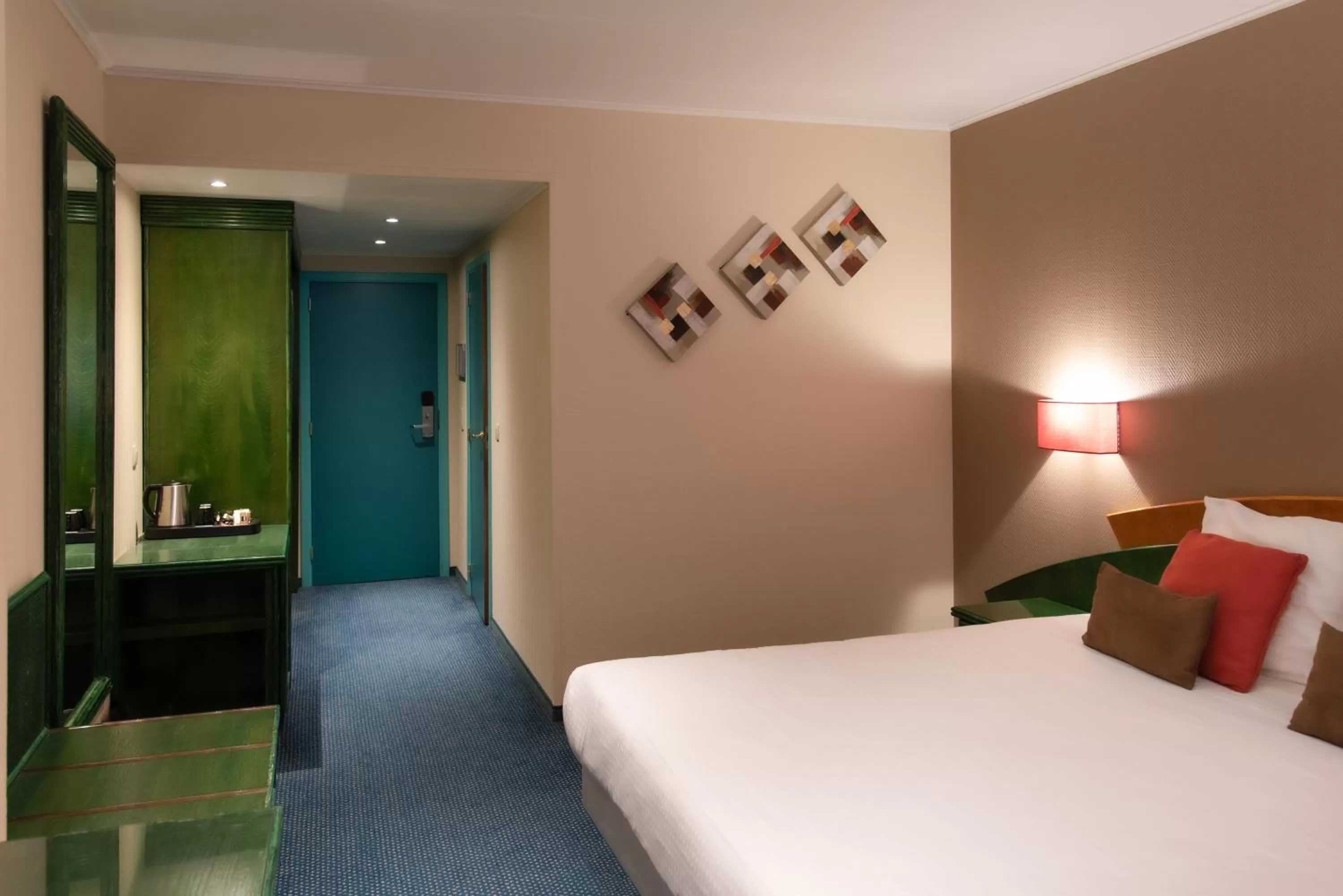 Family Junior Suite with Terrace in B&B HOTEL Mons Centre