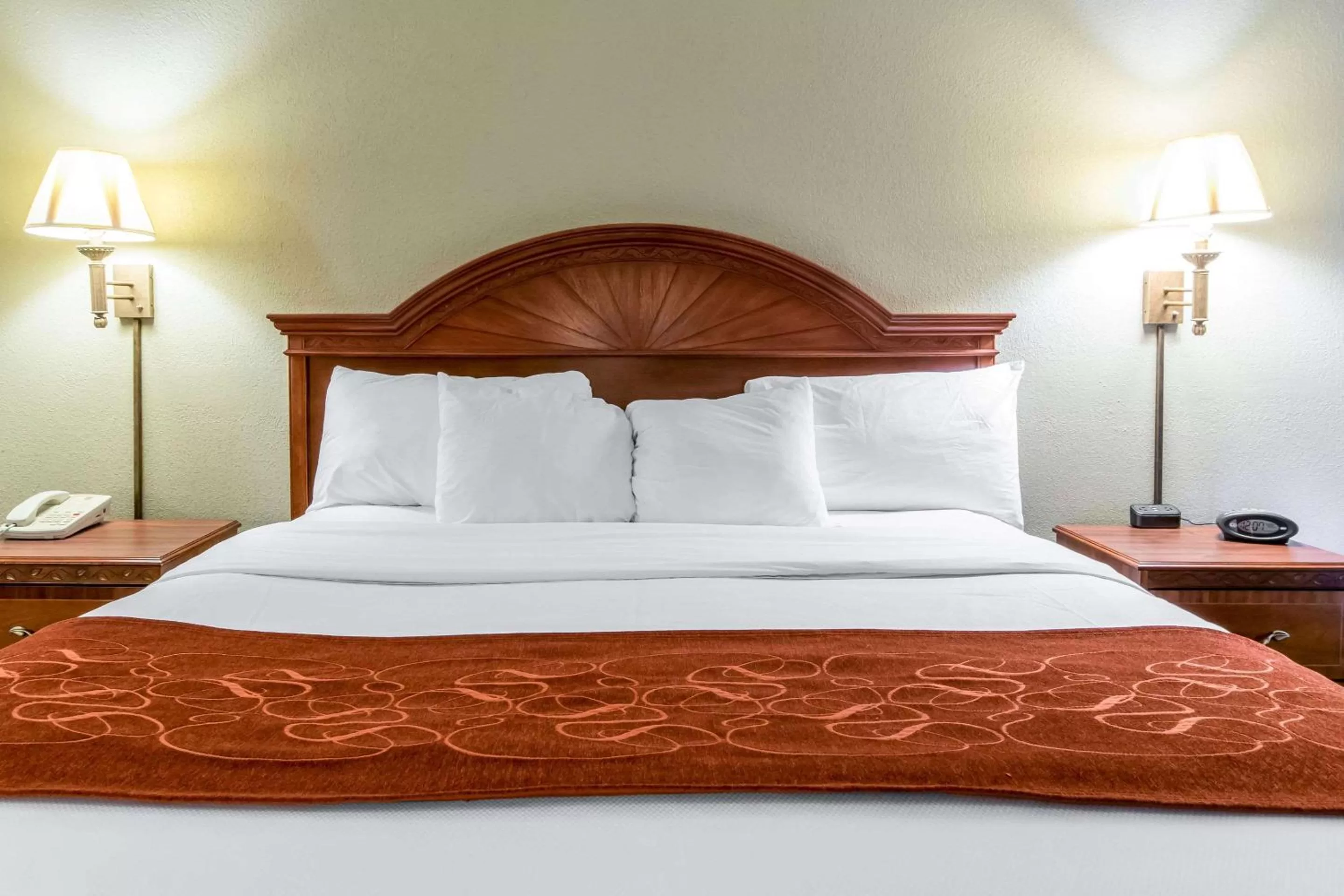 Photo of the whole room, Bed in Comfort Suites Owensboro South