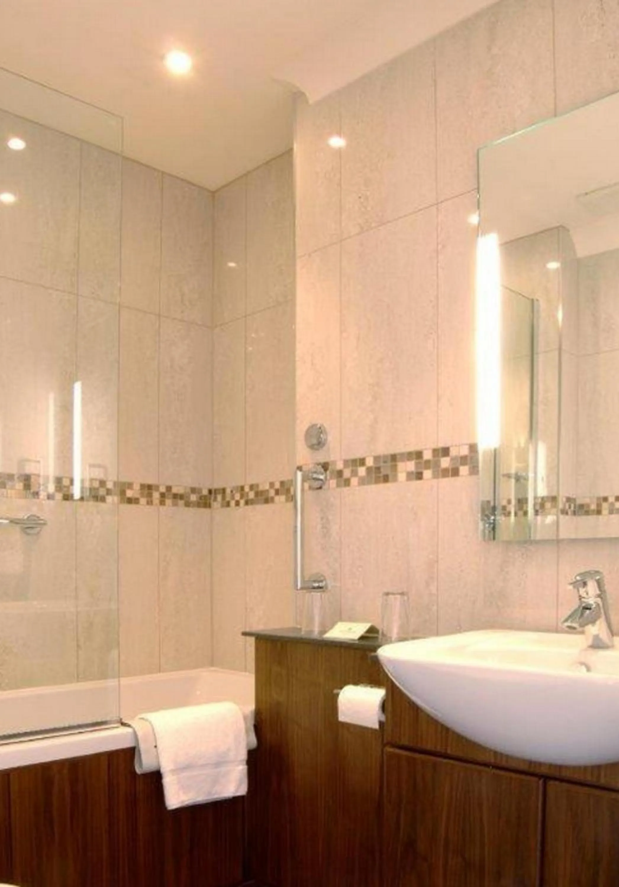 Bathroom in Wentworth Hotel