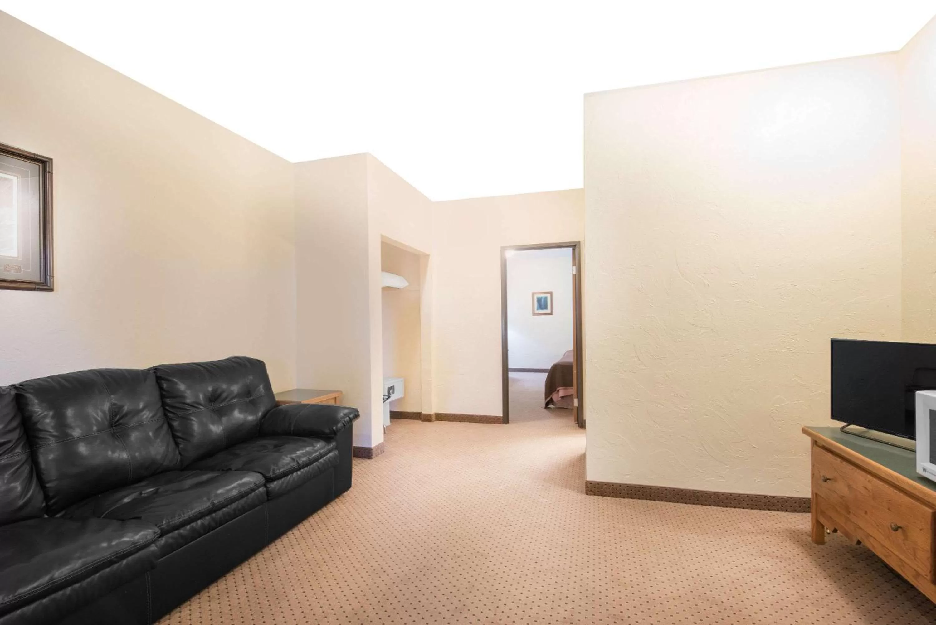 Photo of the whole room in Baymont by Wyndham Spearfish