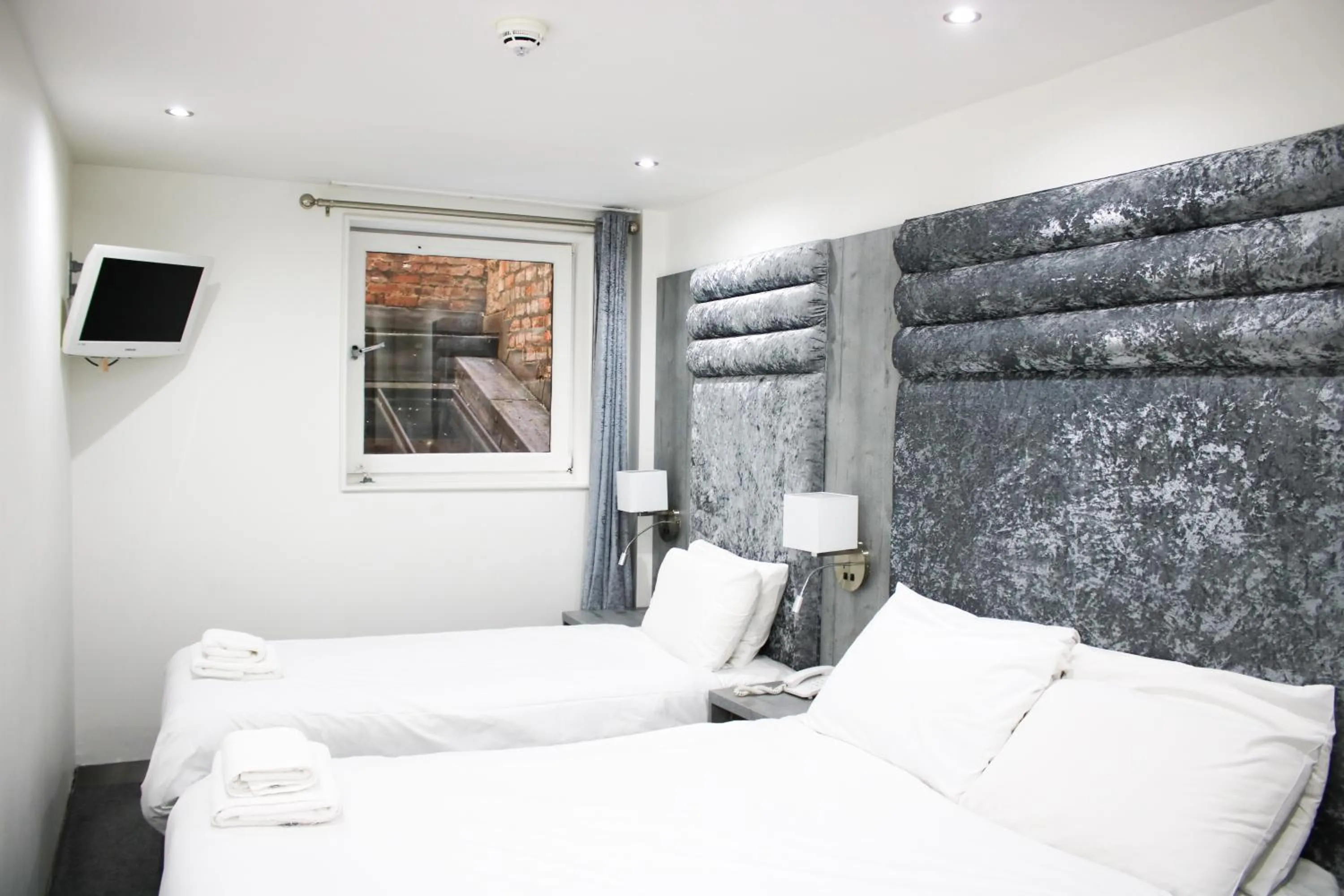 TV and multimedia, Bed in Brunswick Merchant City Hotel