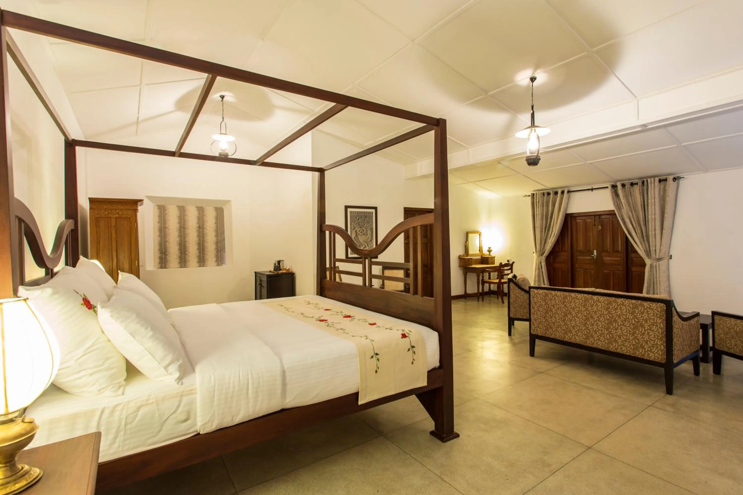 Photo of the whole room, Bed in Mountbatten Bungalow- Thema Collection