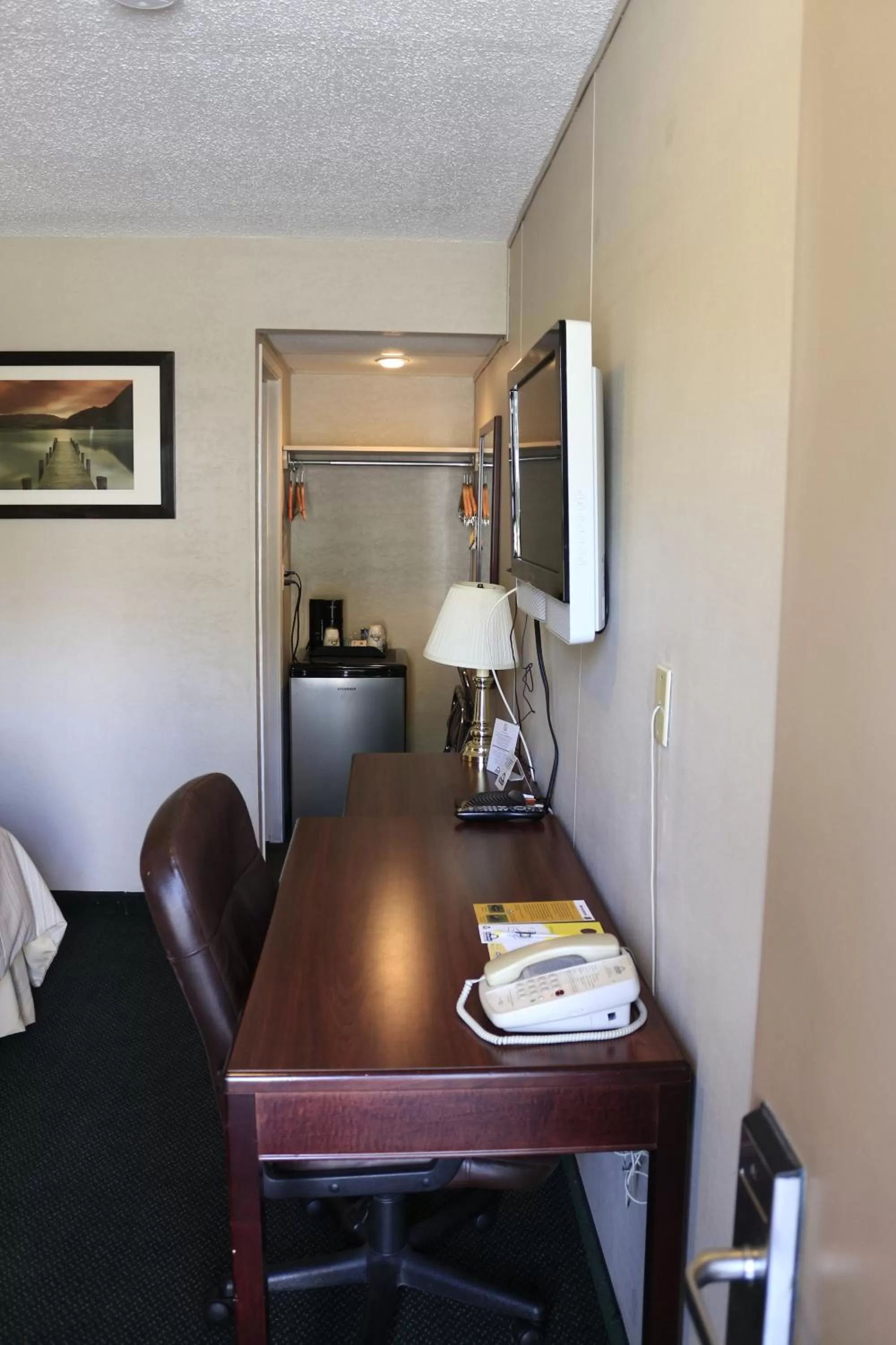 Seating area in Days Inn by Wyndham Lethbridge