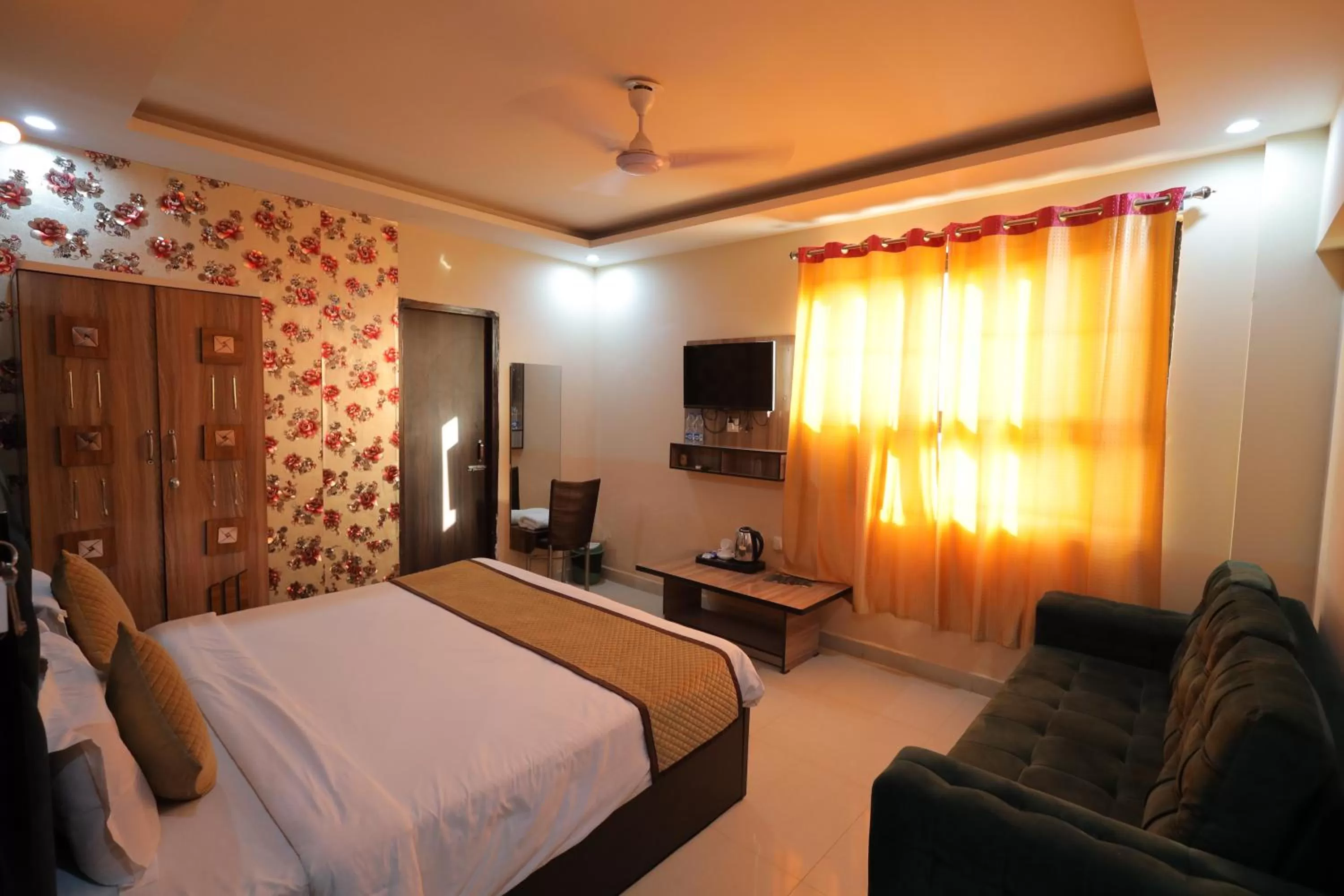 Bedroom, Bed in Tulsi Garden- Near Prem Mandir Vrindavan