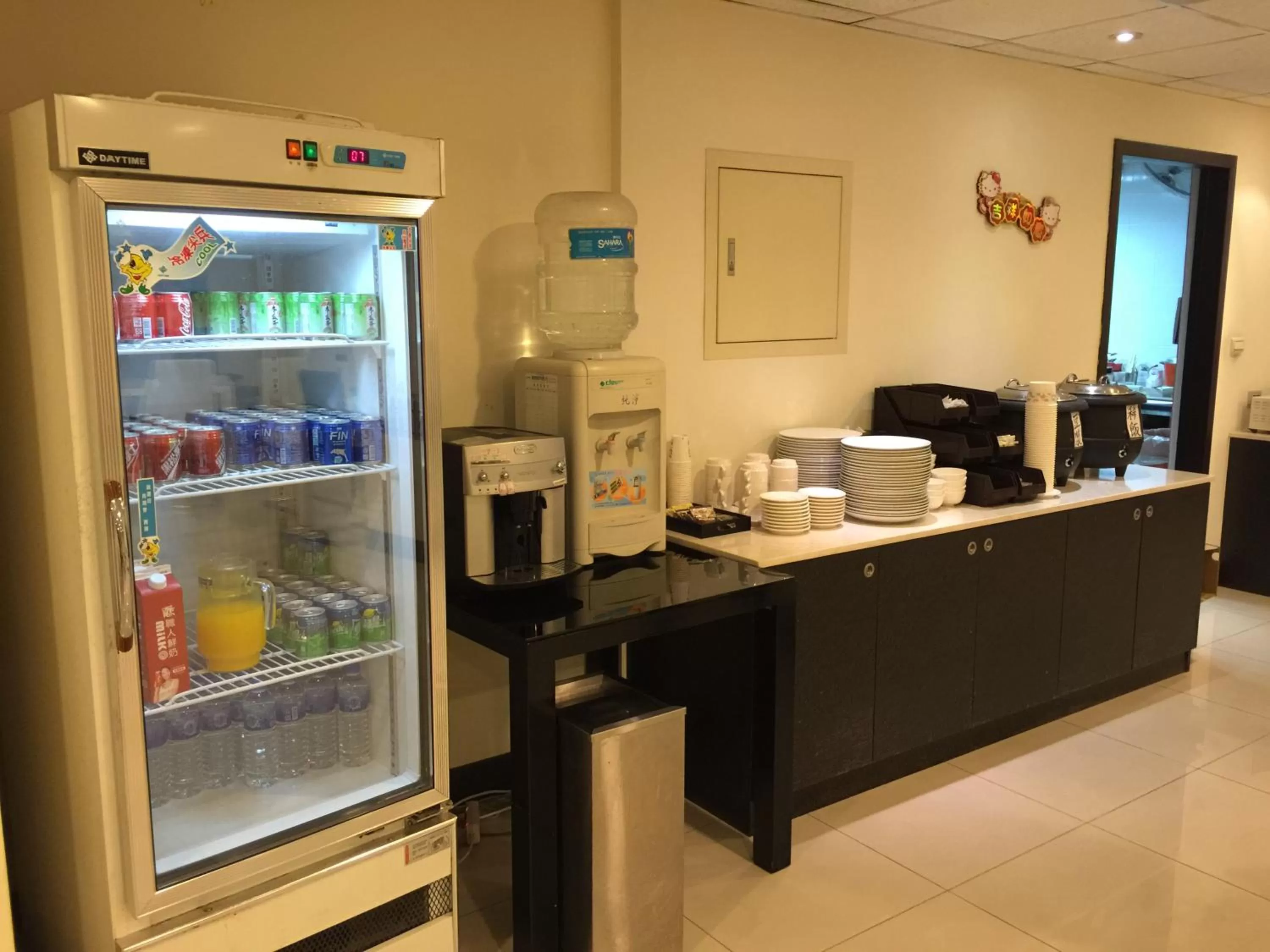 Buffet breakfast in Discovery Motel - Yanping