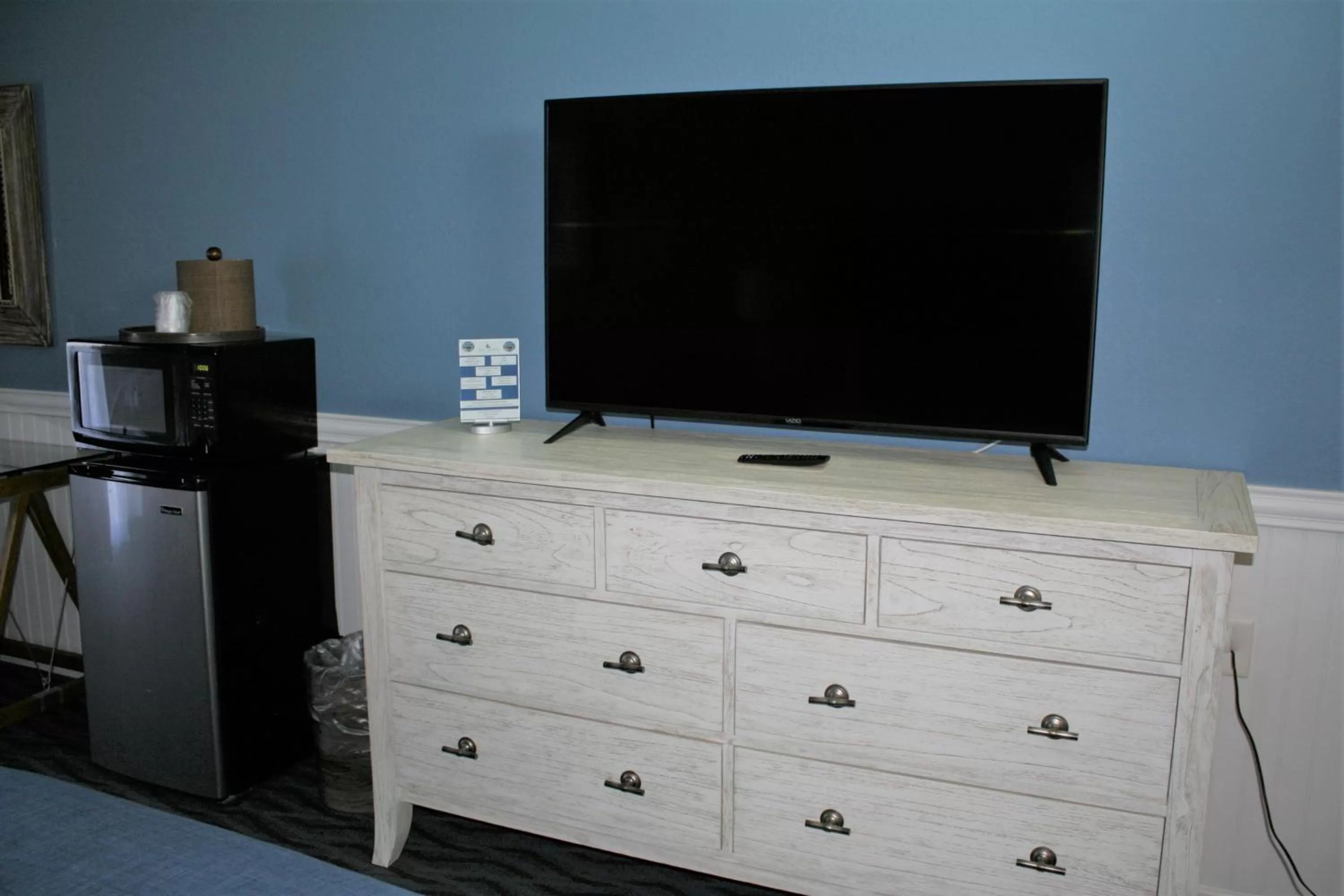 TV and multimedia in Avenue Inn & Spa