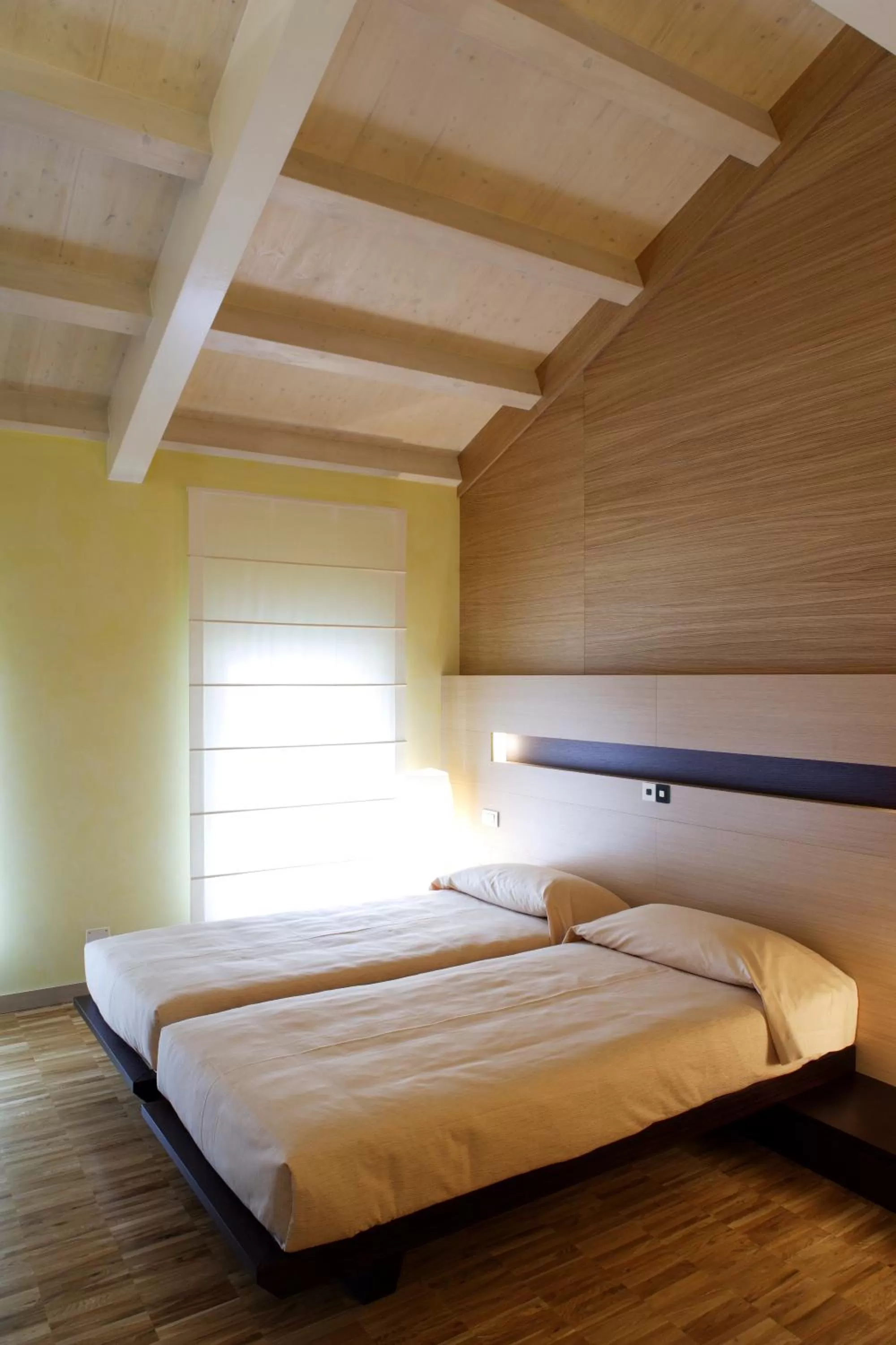 Bedroom, Bed in Allegria
