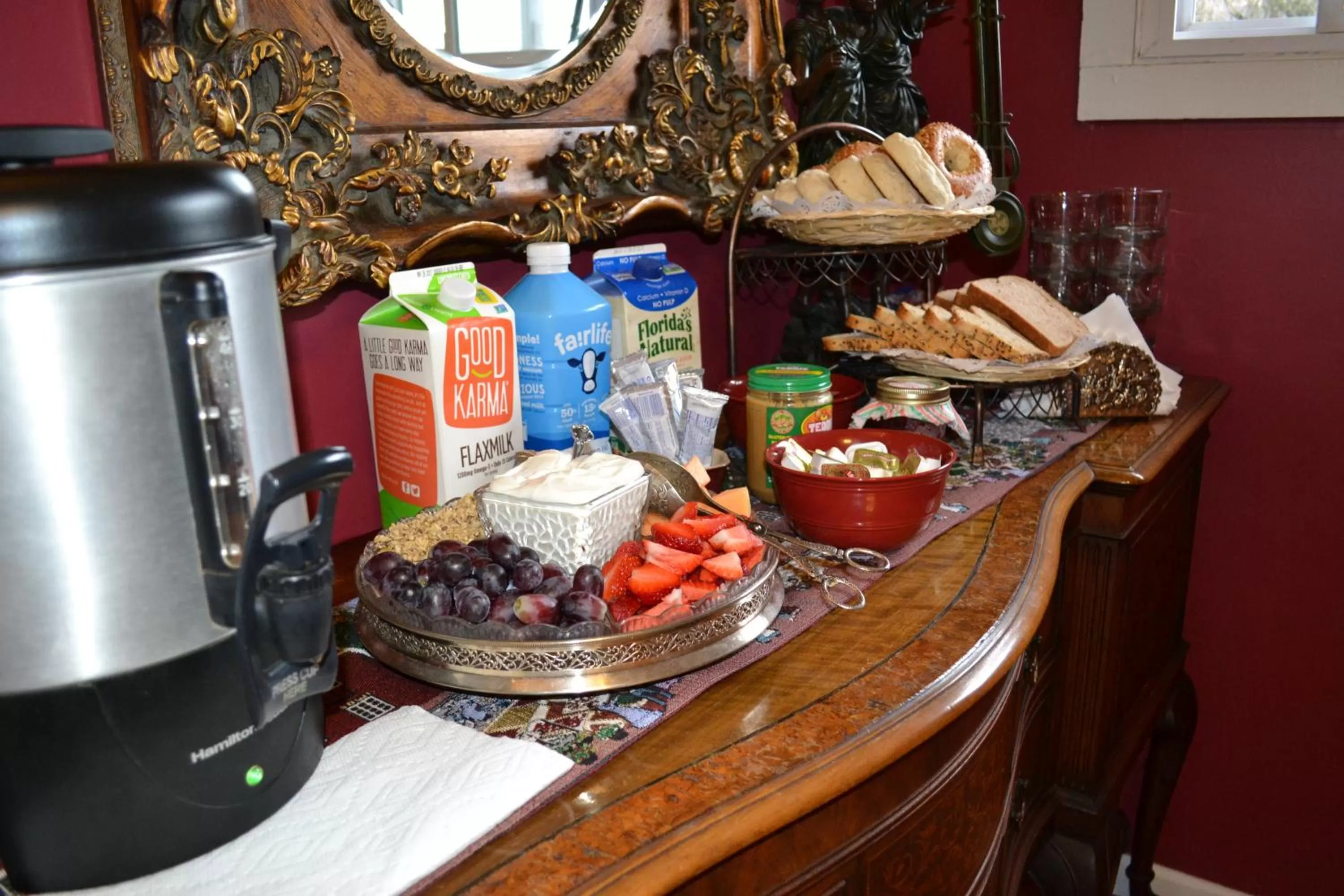 Breakfast in Mountain Treasure Bed and Breakfast