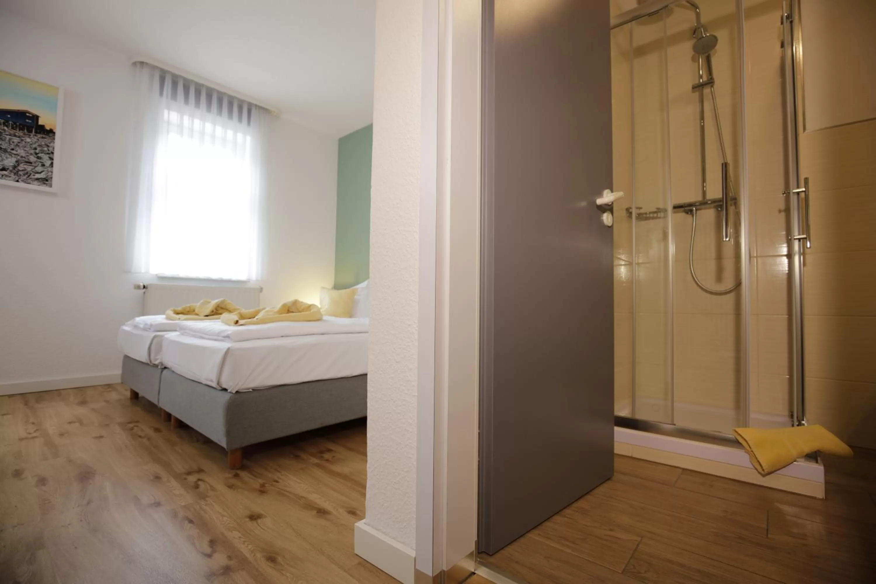 Shower, Bed in Hotel Beck