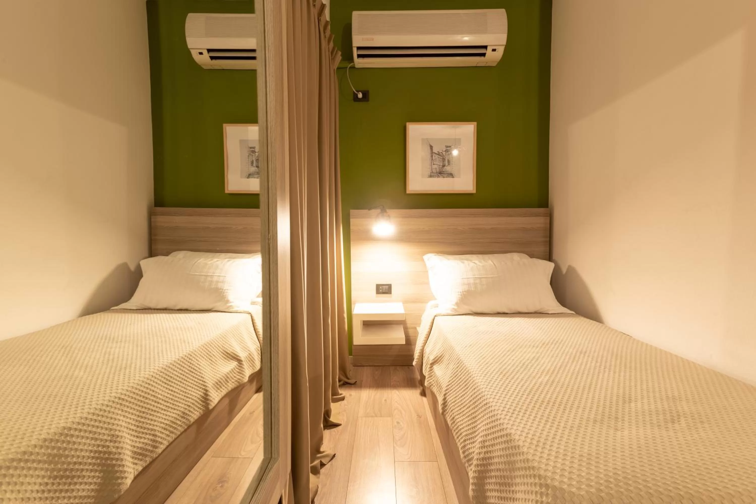 Property building, Bed in Oda Hotel Tirana