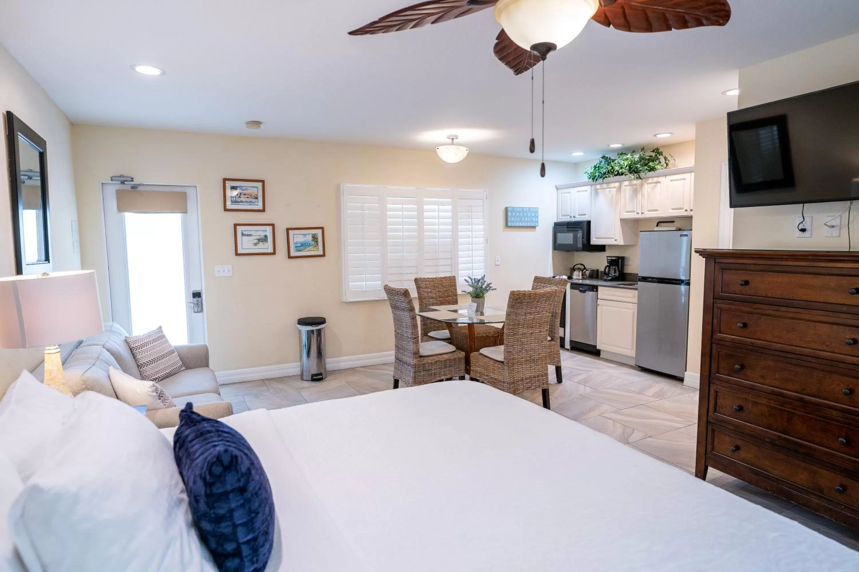 Bed in The Capri at Siesta