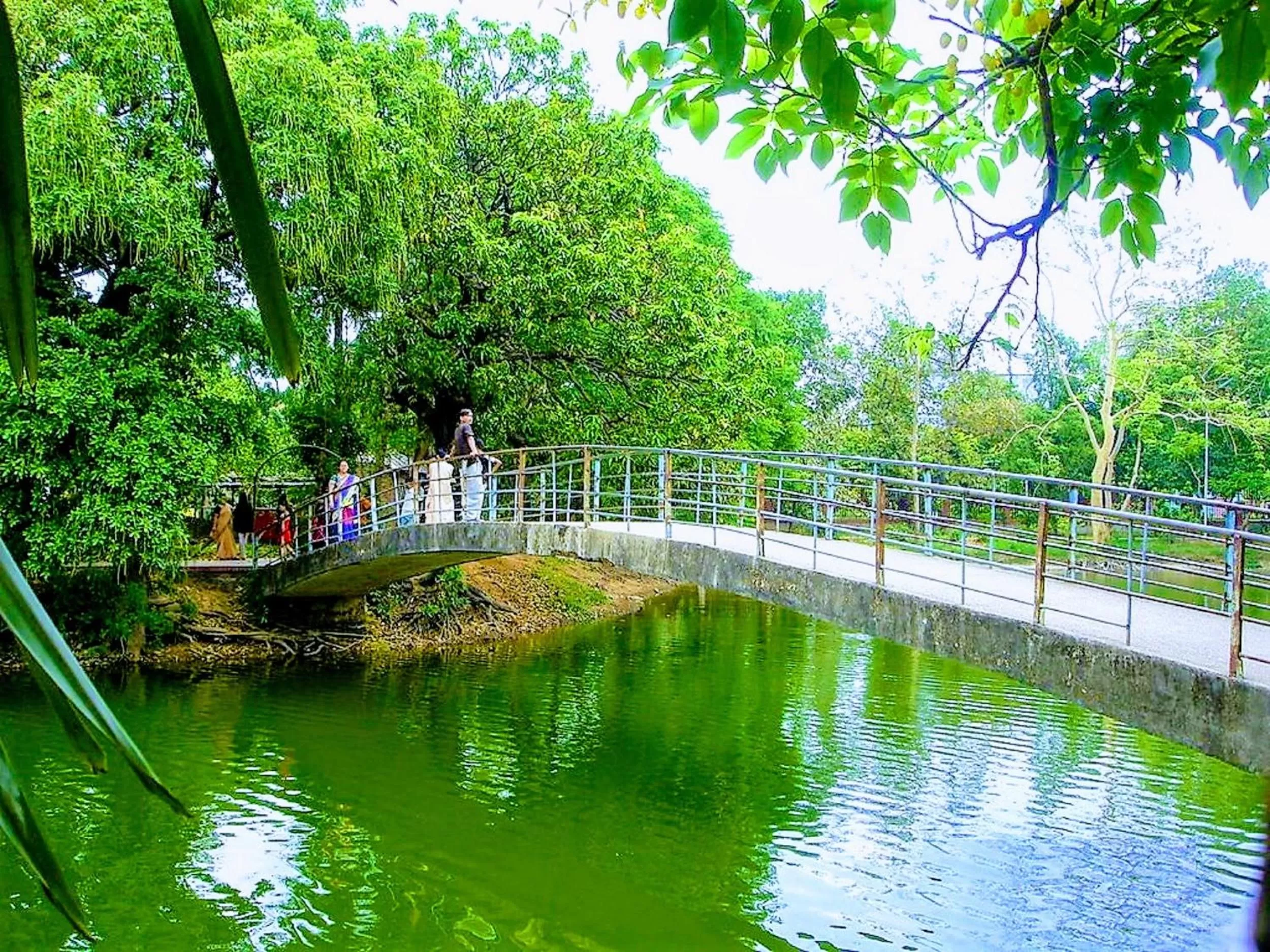Nearby landmark in HOTEL LAKE CASTLE - Parkview