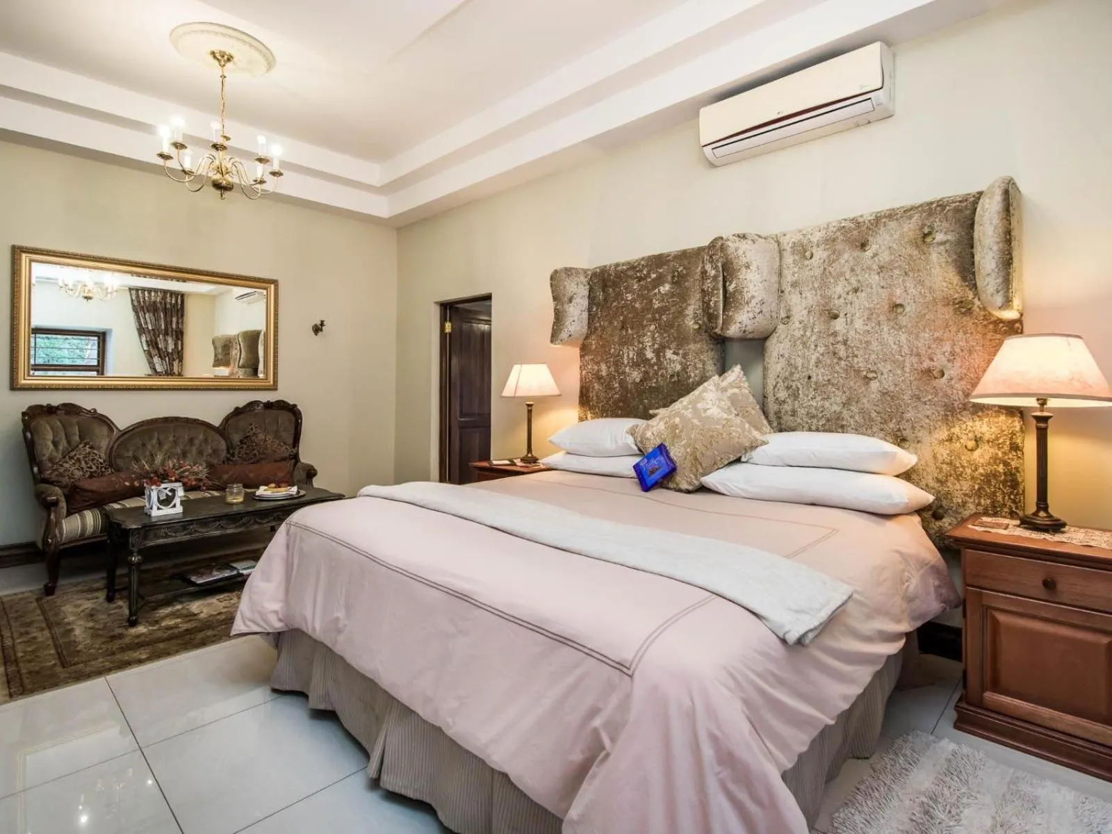 Photo of the whole room, Bed in Villa Amor