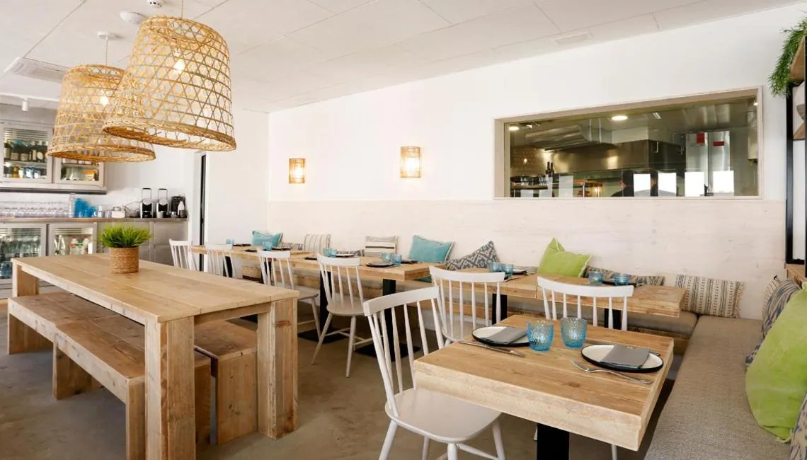 Restaurant/places to eat in Hostal Ses Negres