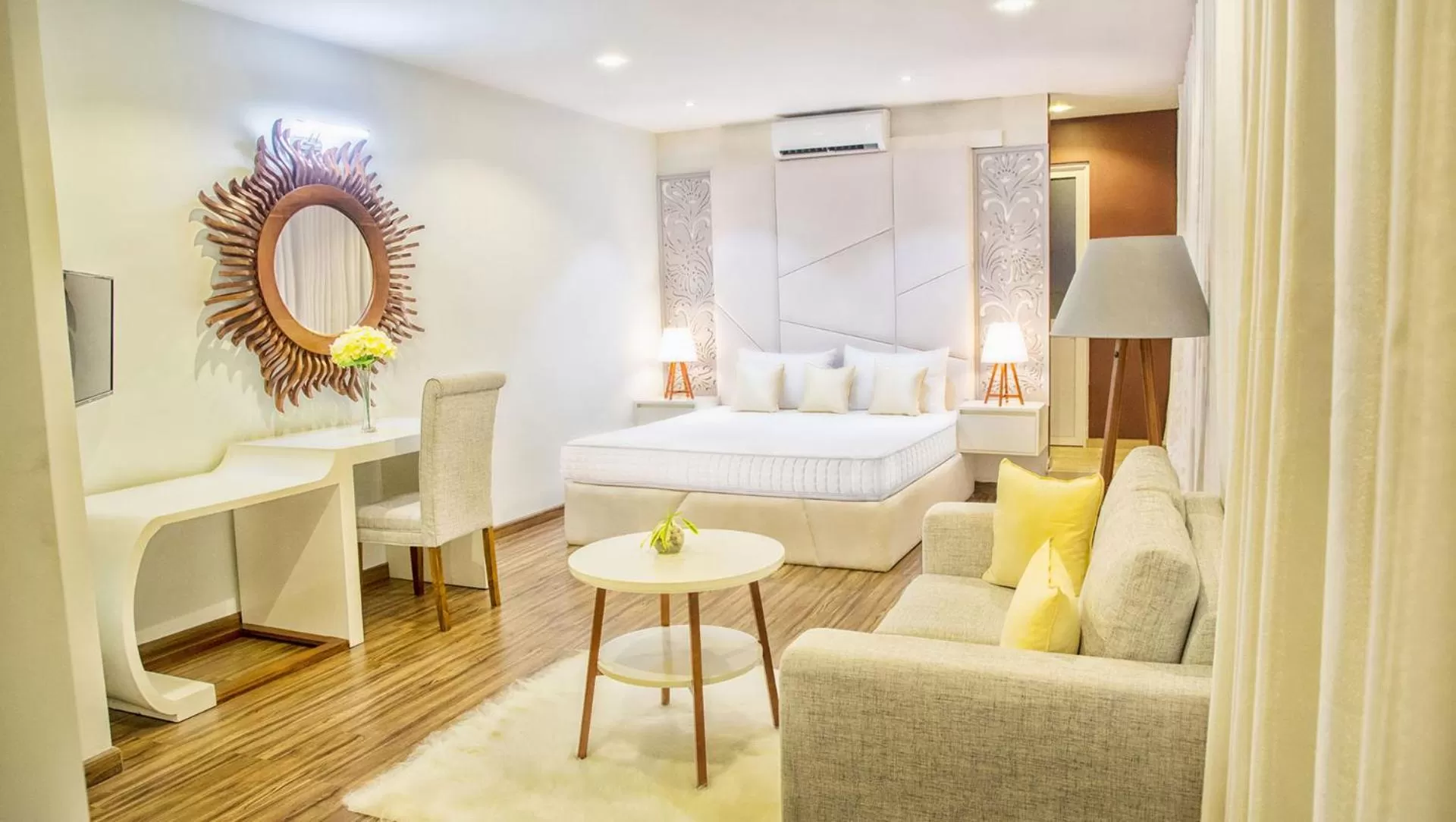 Seating Area in Opulent River Face Hotel