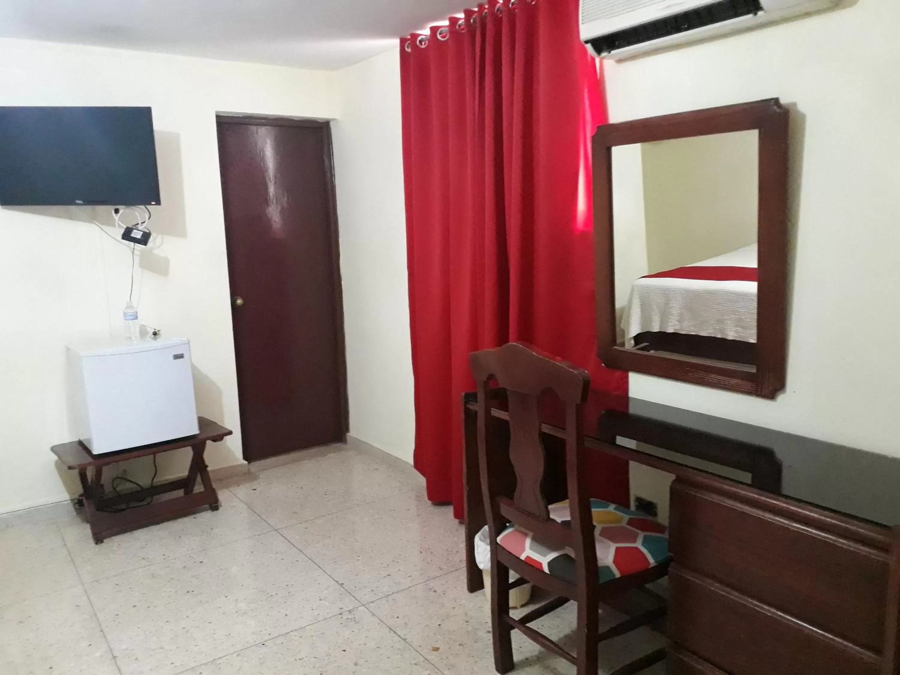 TV/Entertainment Center in Hotel Olimpo