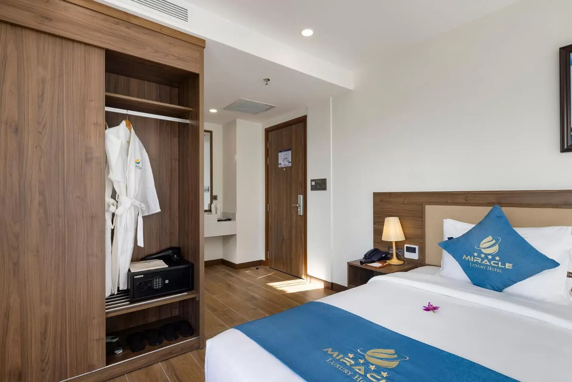 Superior Double or Twin Room with City View in Miracle Luxury Nha Trang Superior Double or Twin Room with City View in Miracle Luxury Nha Trang