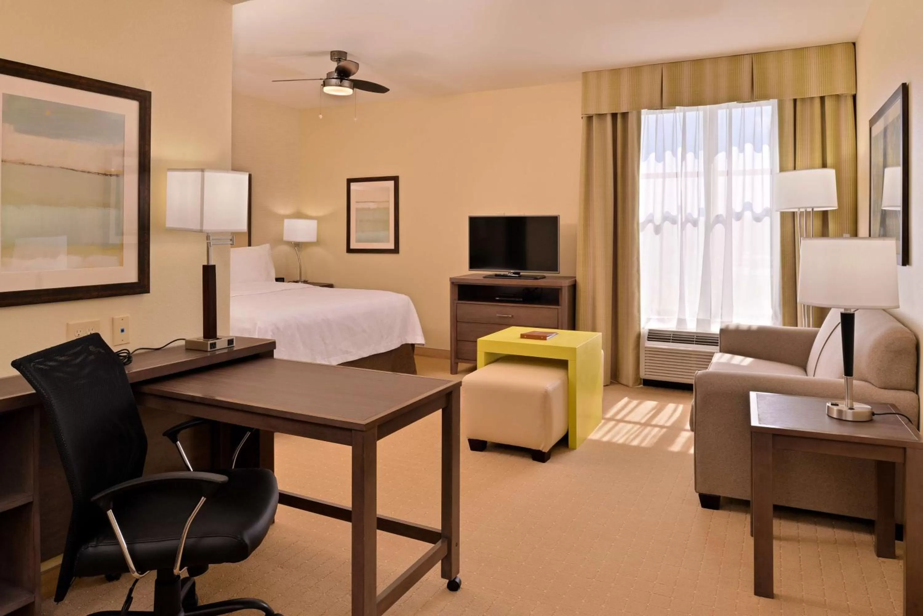 Bedroom, Bed in Homewood Suites by Hilton Houma