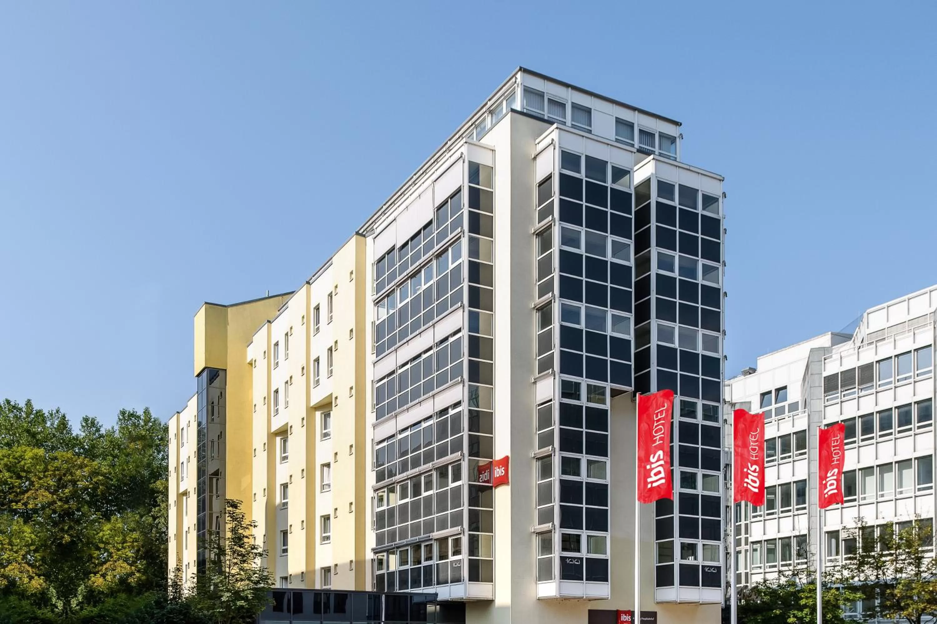 Facade/entrance in ibis Augsburg Hauptbahnhof
