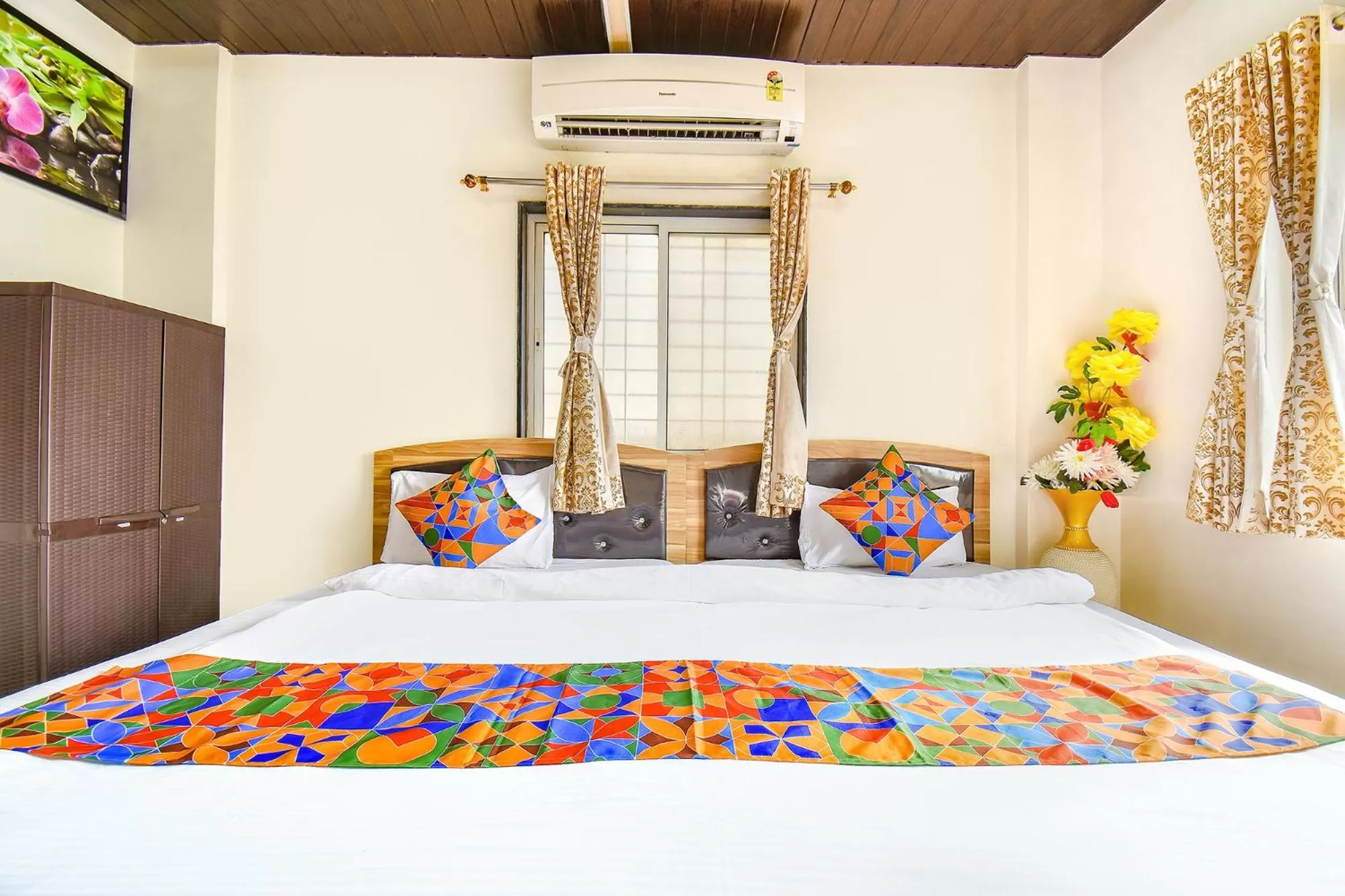 Bedroom, Bed in FabExpress Vardhan Executive