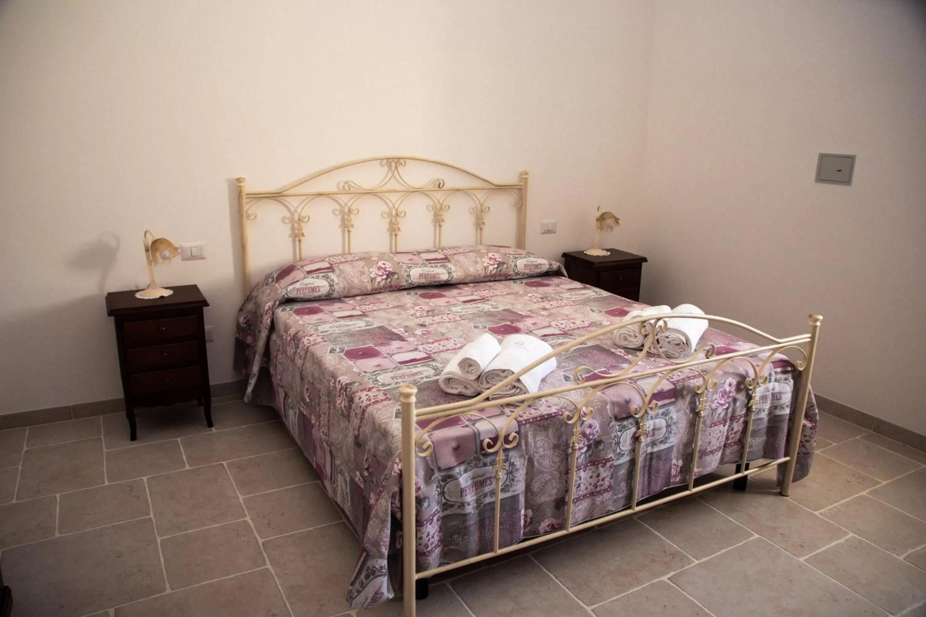 Bedroom, Bed in Trulli Donna Isabella