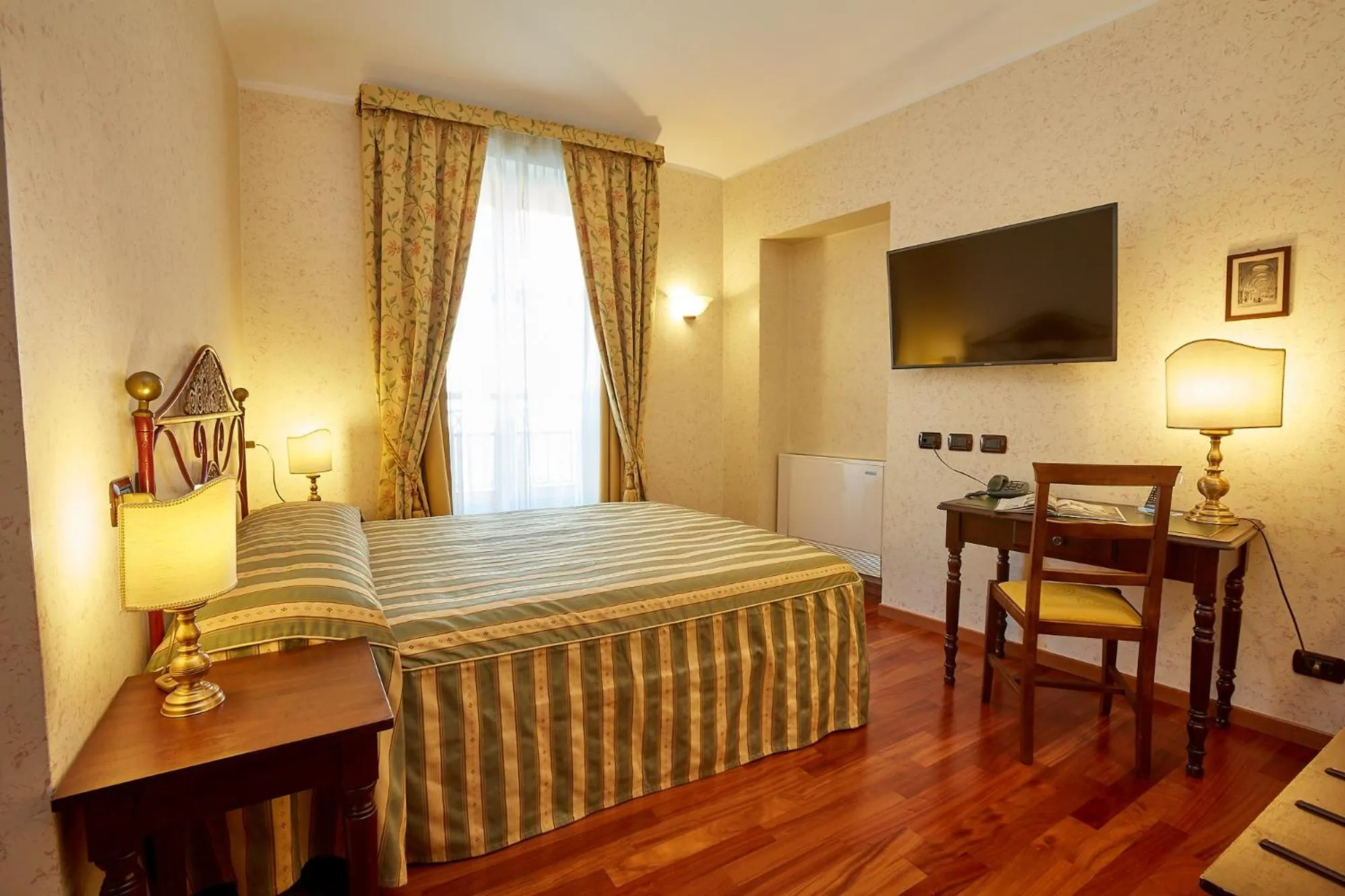 Photo of the whole room, Bed in Liberty Hotel