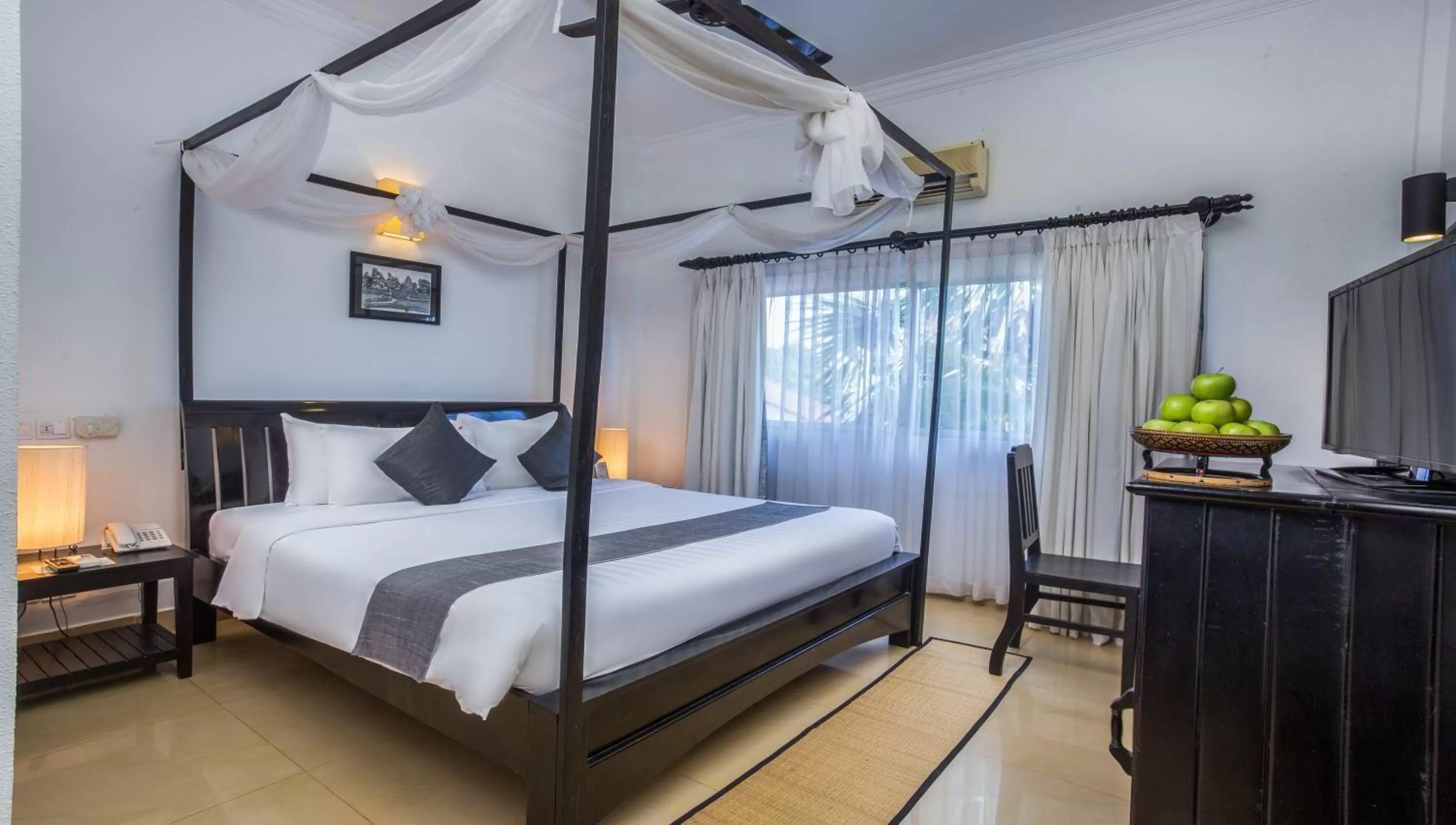 Bed in The Cyclo d'Angkor Boutique Hotel