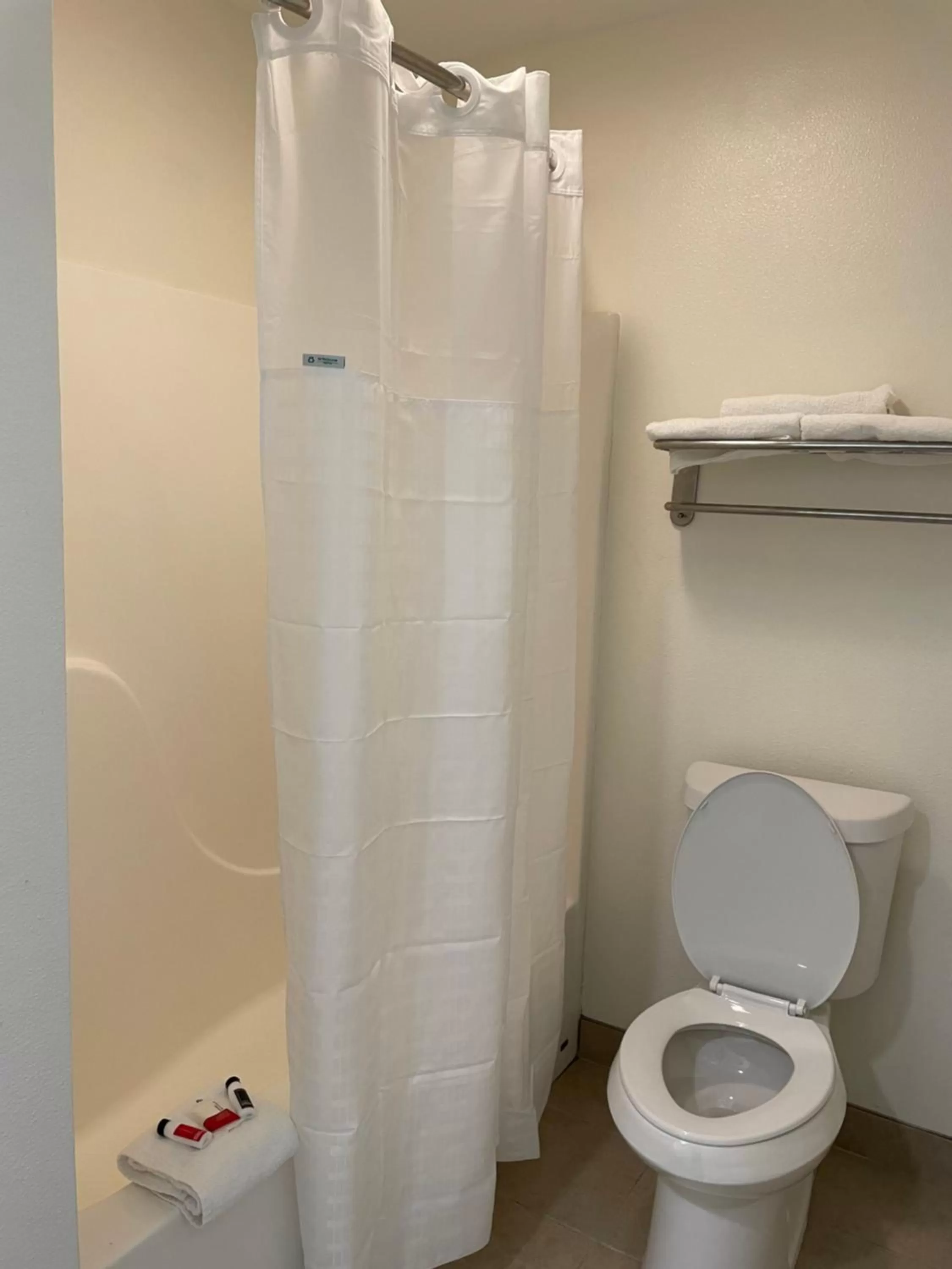 Deluxe King Room - Non-Smoking in Baymont by Wyndham Biloxi - Ocean Springs