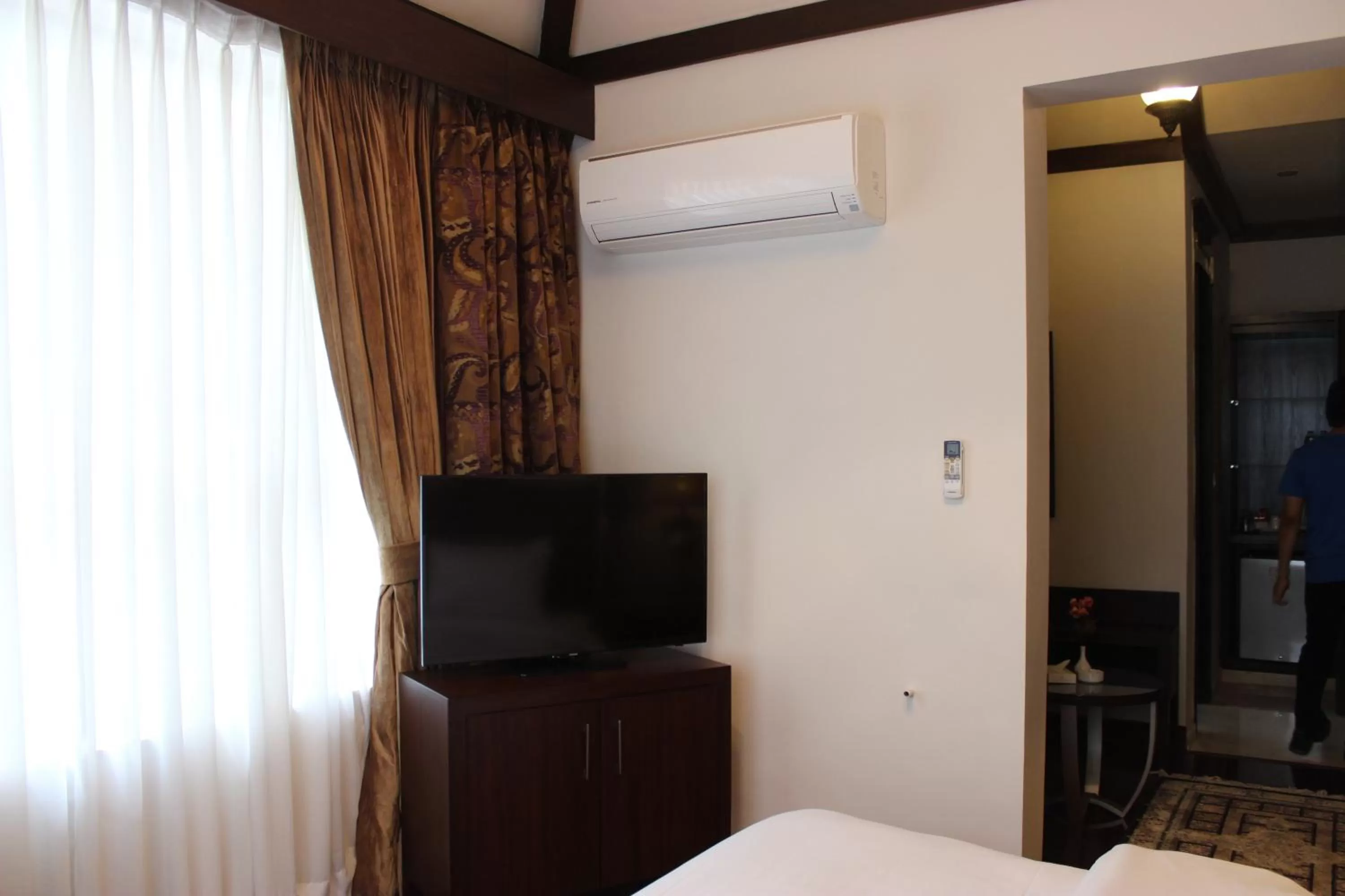 TV and multimedia, Bed in S Chalet Islamabad