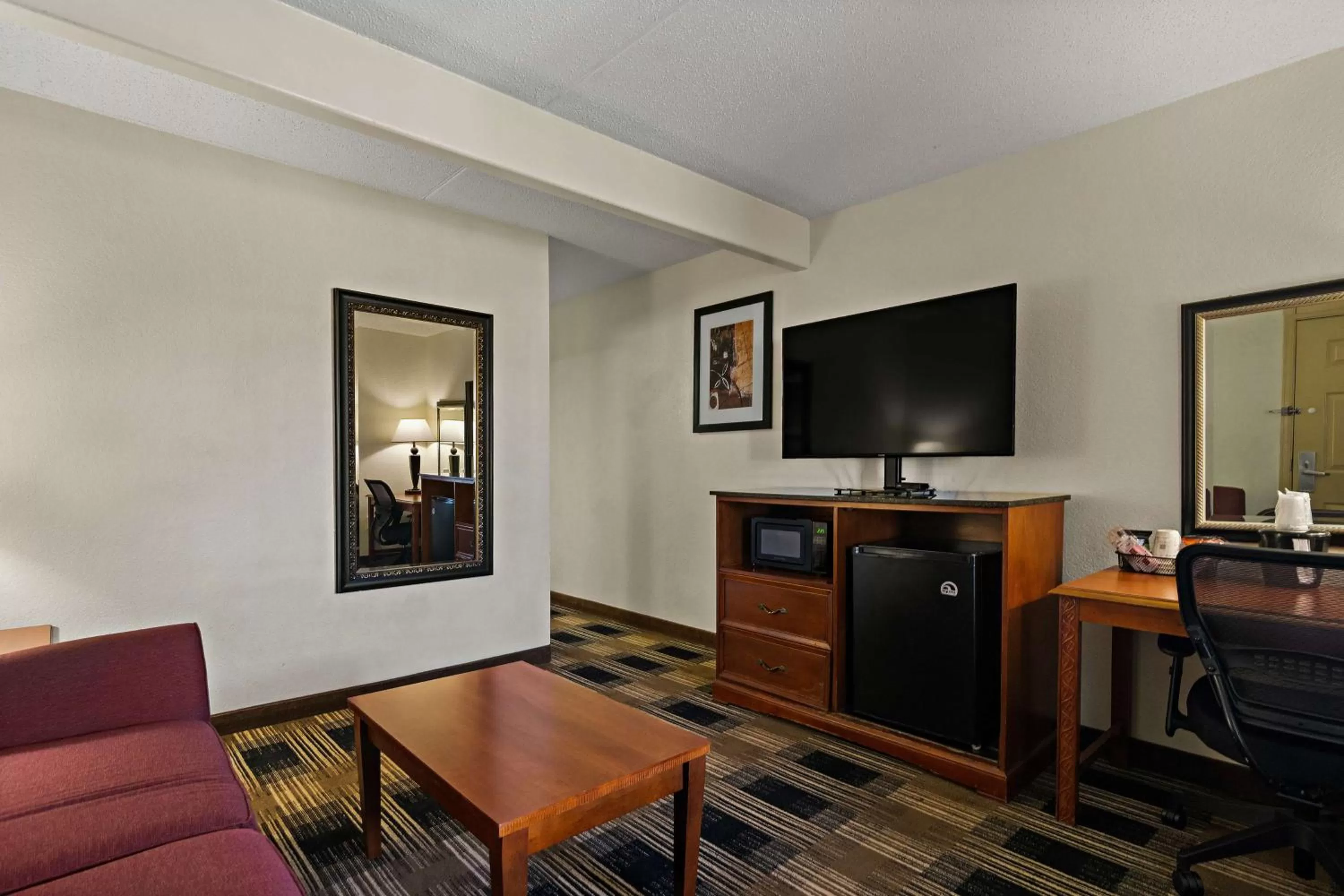 Photo of the whole room in Best Western Windsor Suites
