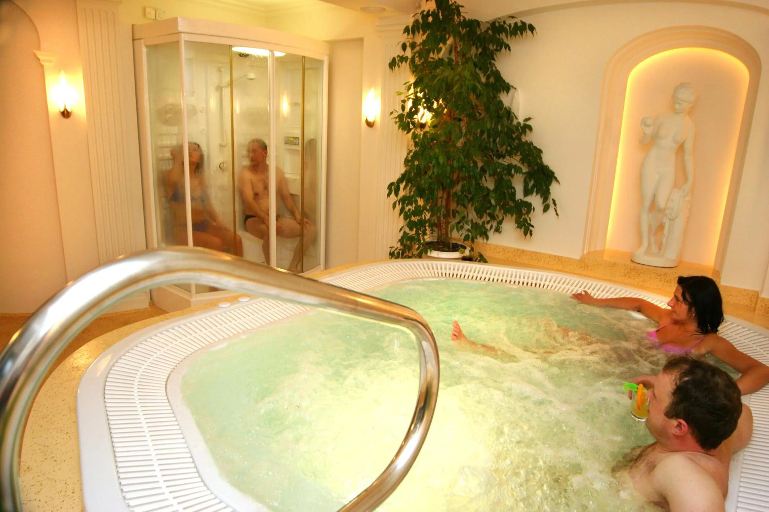 People in Hotel Polaris