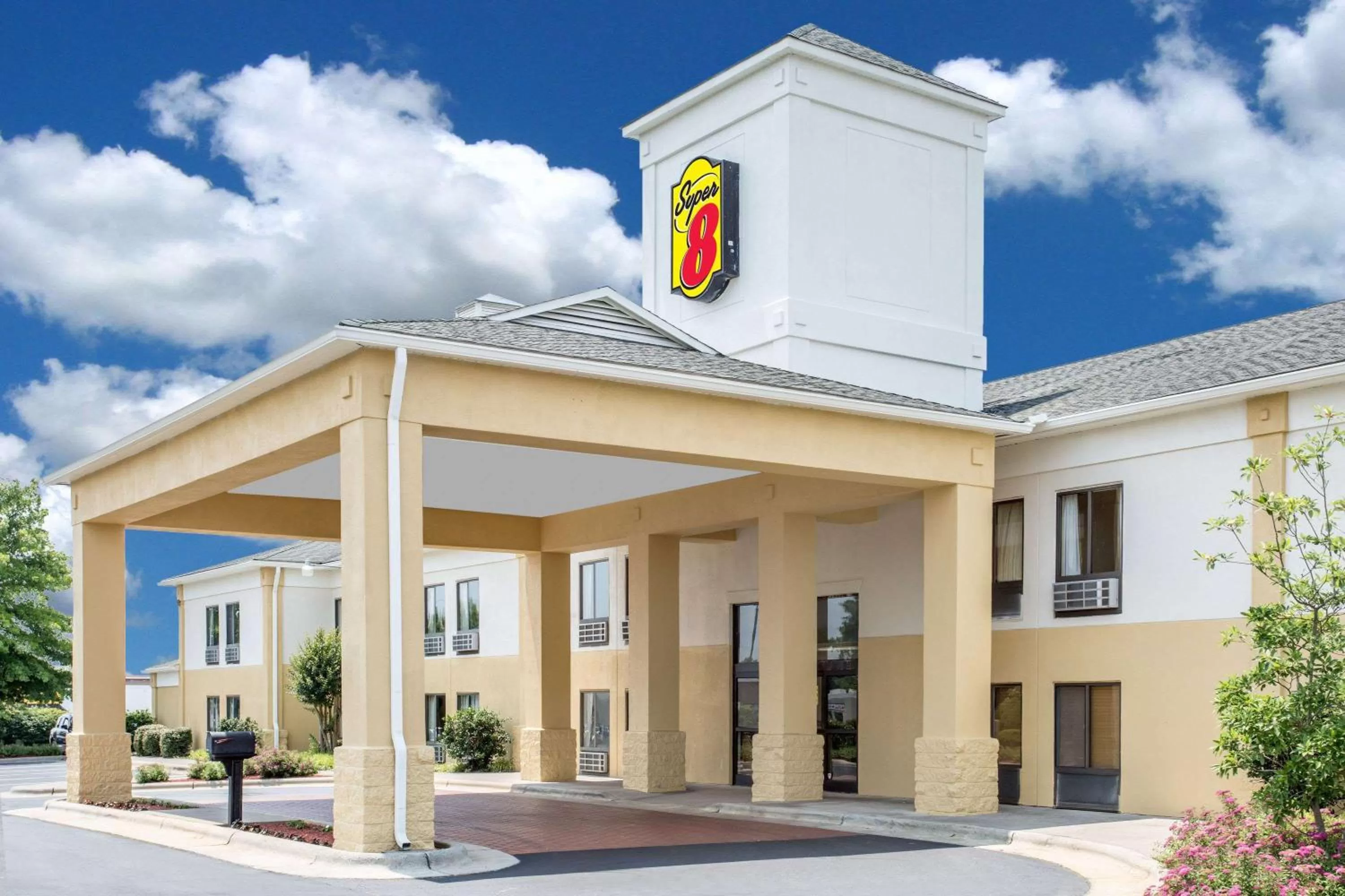 Super 8 by Wyndham Clemmons - Bermuda Run - Winston-Salem I-40