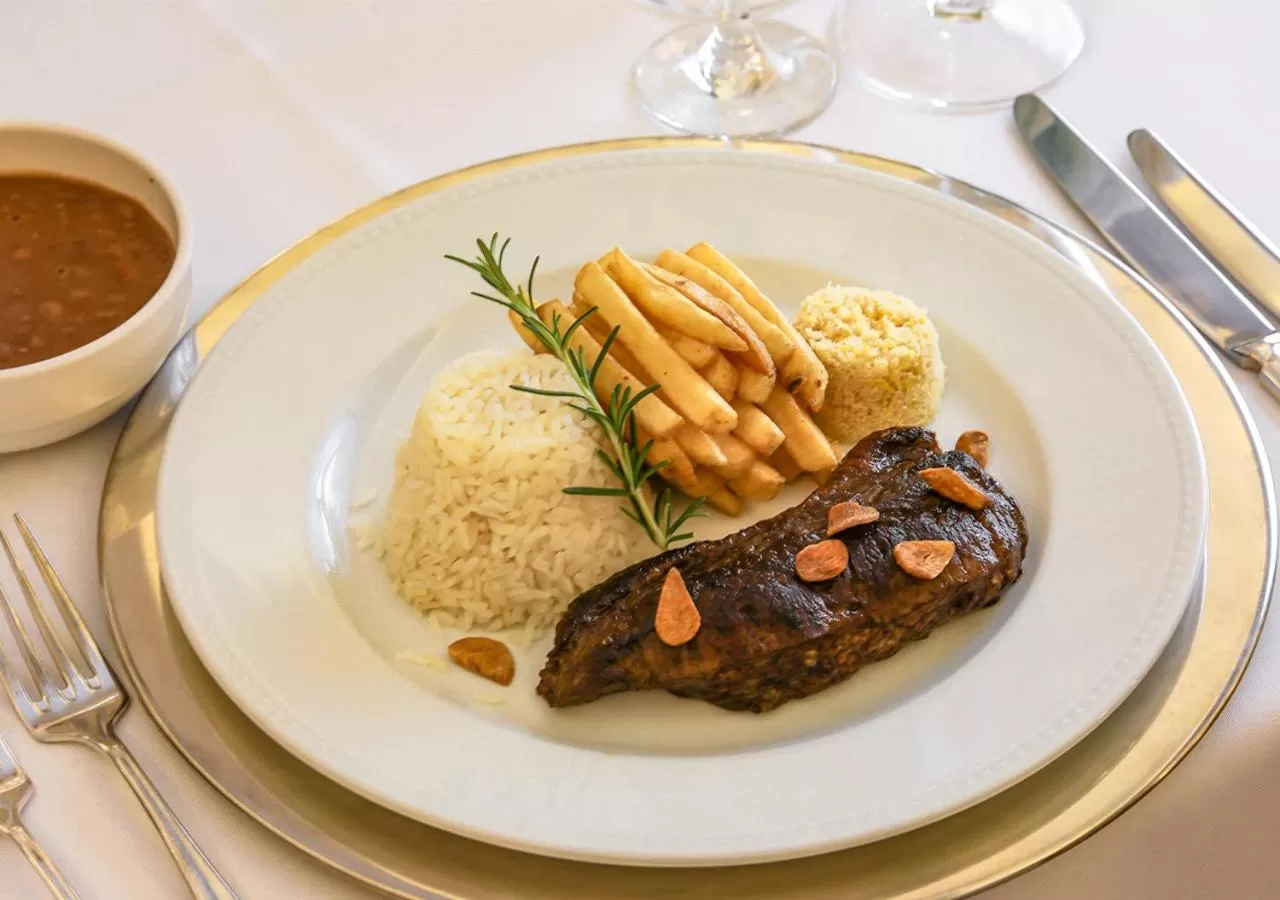 Meals in Estanplaza Funchal Faria Lima