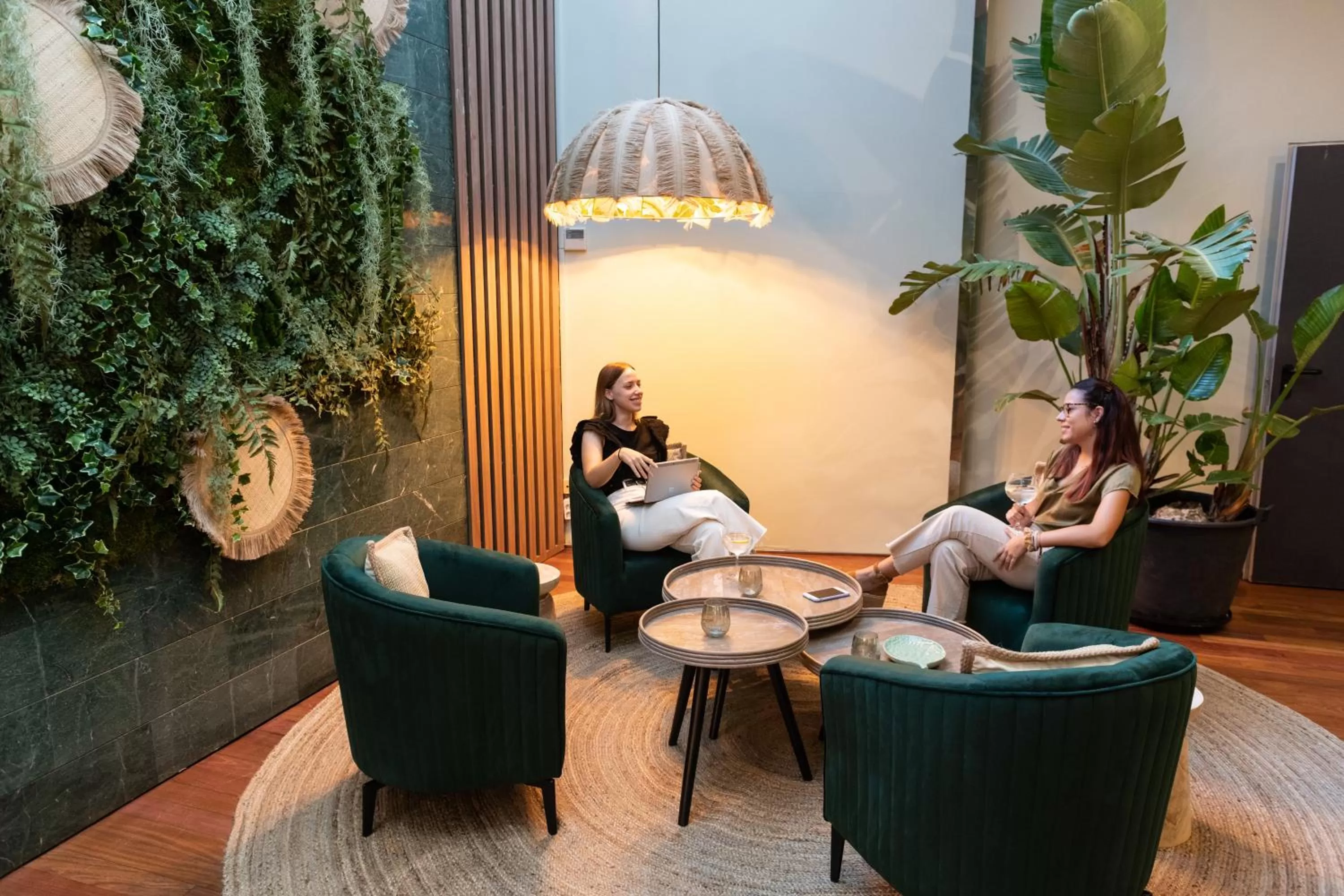 Restaurant/places to eat in Aparthotel Atenea Barcelona